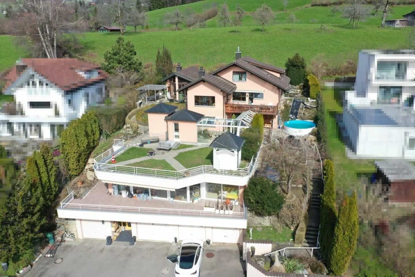 Casa intergenerazionale con 4 garage, 5 posti auto e vista mozzafiato sul lago e sulle montagne? - Foto 2 di 25