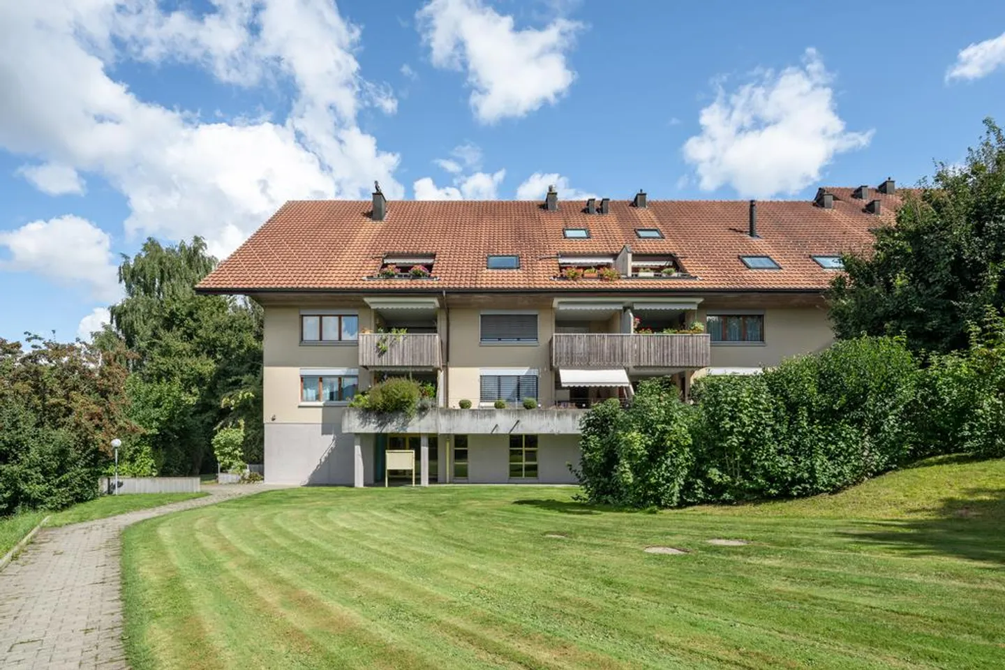 Bright 3.5-room apartment in a quiet, family-friendly neighborhood - Photo 1 of 10