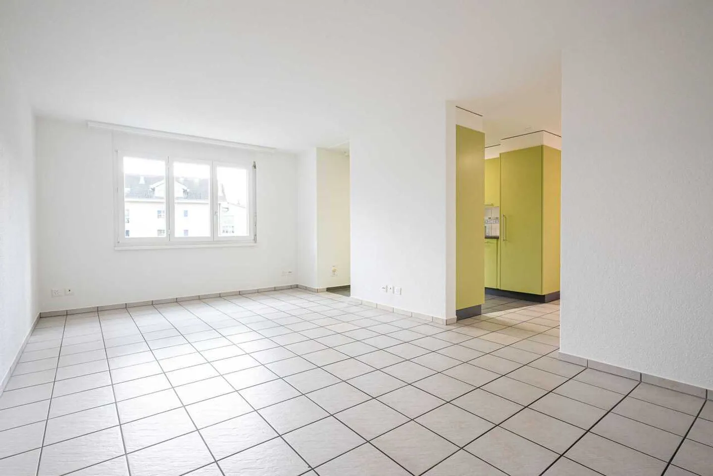 Bright 2.5-room apartment with balcony, centrally located in Toffen for sale - Photo 2 of 13