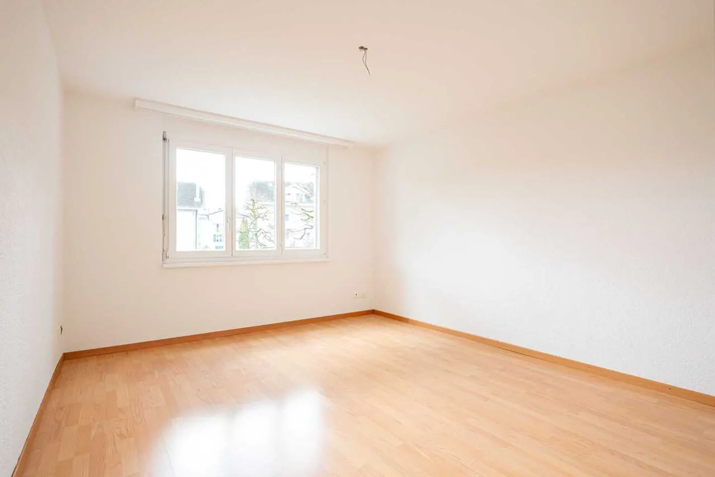 Bright 2.5-room apartment with balcony, centrally located in Toffen for sale - Photo 8 of 13