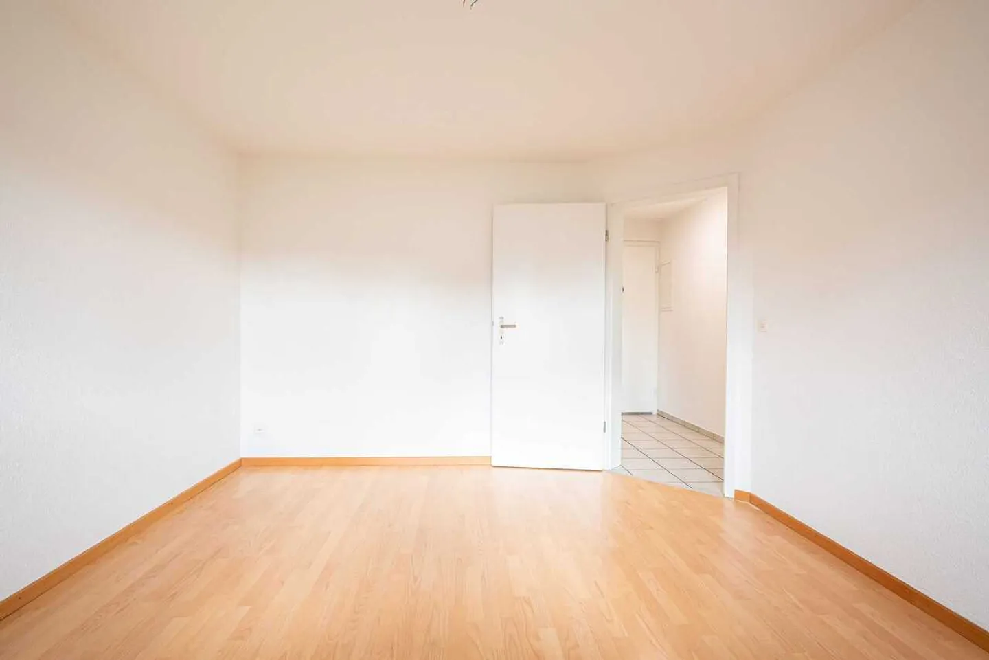 Bright 2.5-room apartment with balcony, centrally located in Toffen for sale - Photo 9 of 13