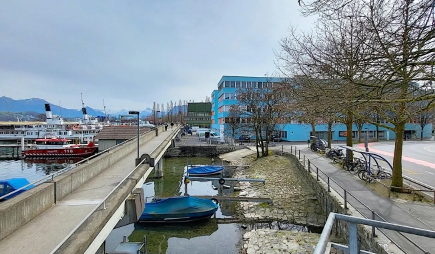 Bureaux attrayants et lumineux dans un emplacement de choix au bord du lac et à la gare - Photo 4 sur 7