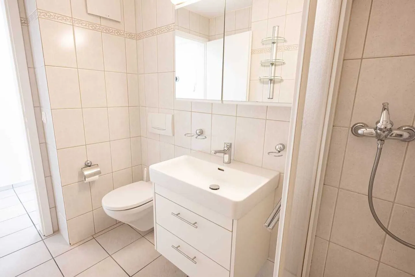 Bright 2.5-room apartment with balcony, centrally located in Toffen for sale - Photo 10 of 13