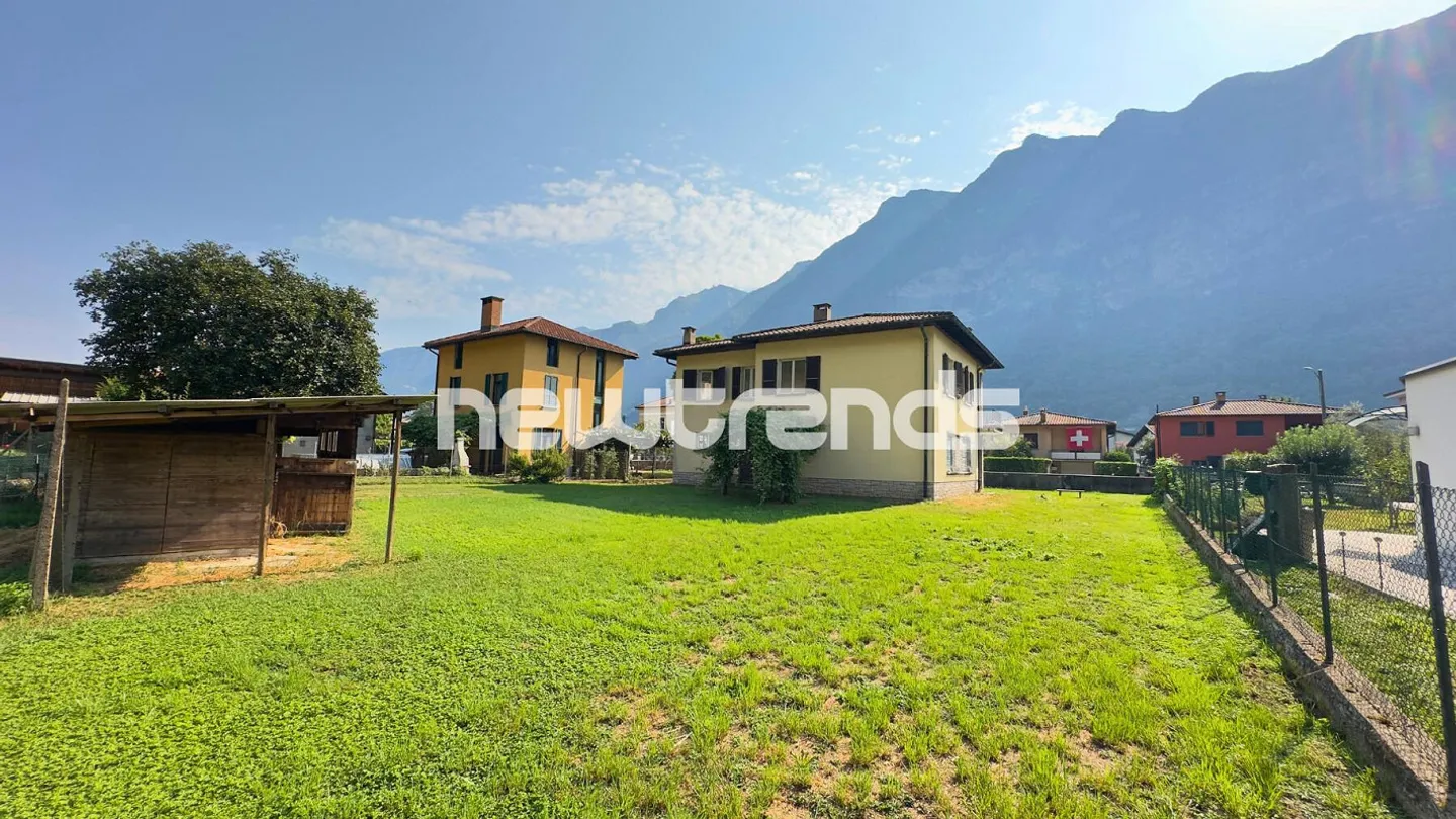 Villa with private garden and unobstructed view of the mountains - Photo 4 of 23