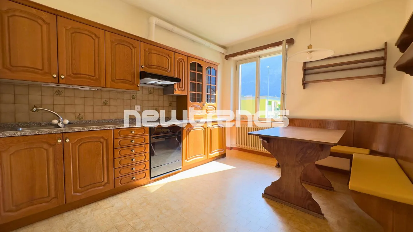 Villa with private garden and unobstructed view of the mountains - Photo 6 of 23