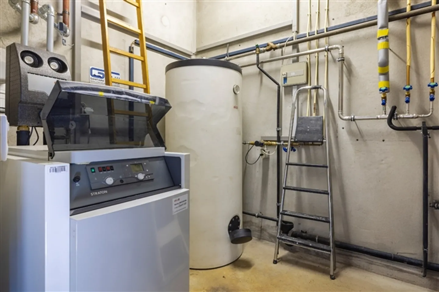 Multi-family house as a financial investment in Yvorne - Photo 6 of 9