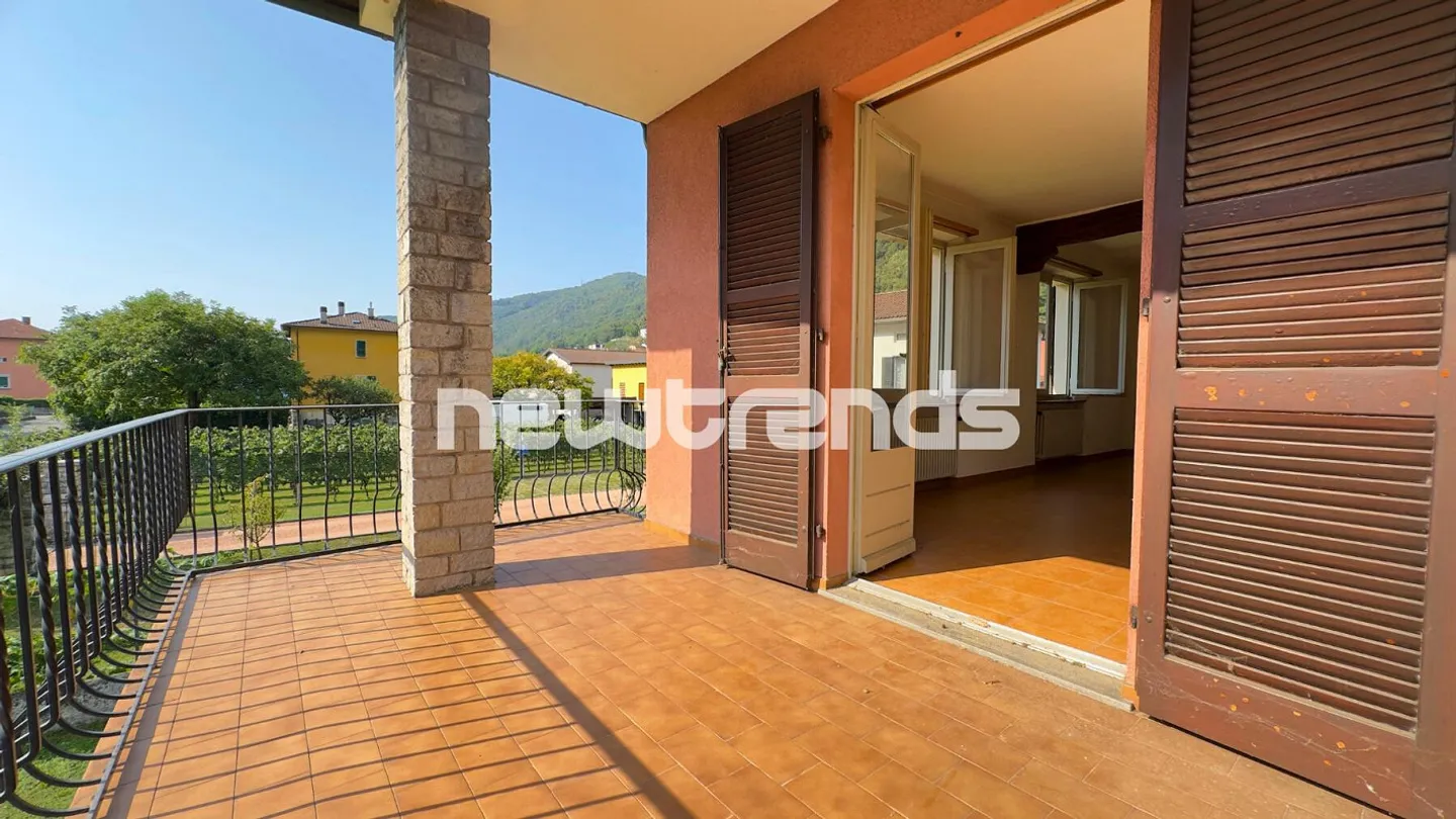 Villa with private garden and unobstructed view of the mountains - Photo 7 of 23