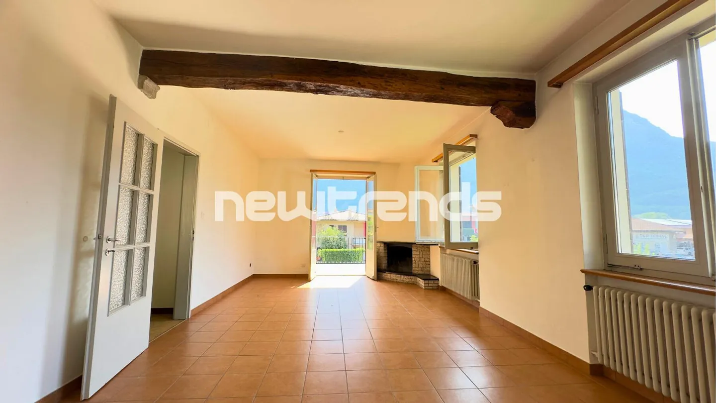 Villa with private garden and unobstructed view of the mountains - Photo 8 of 23