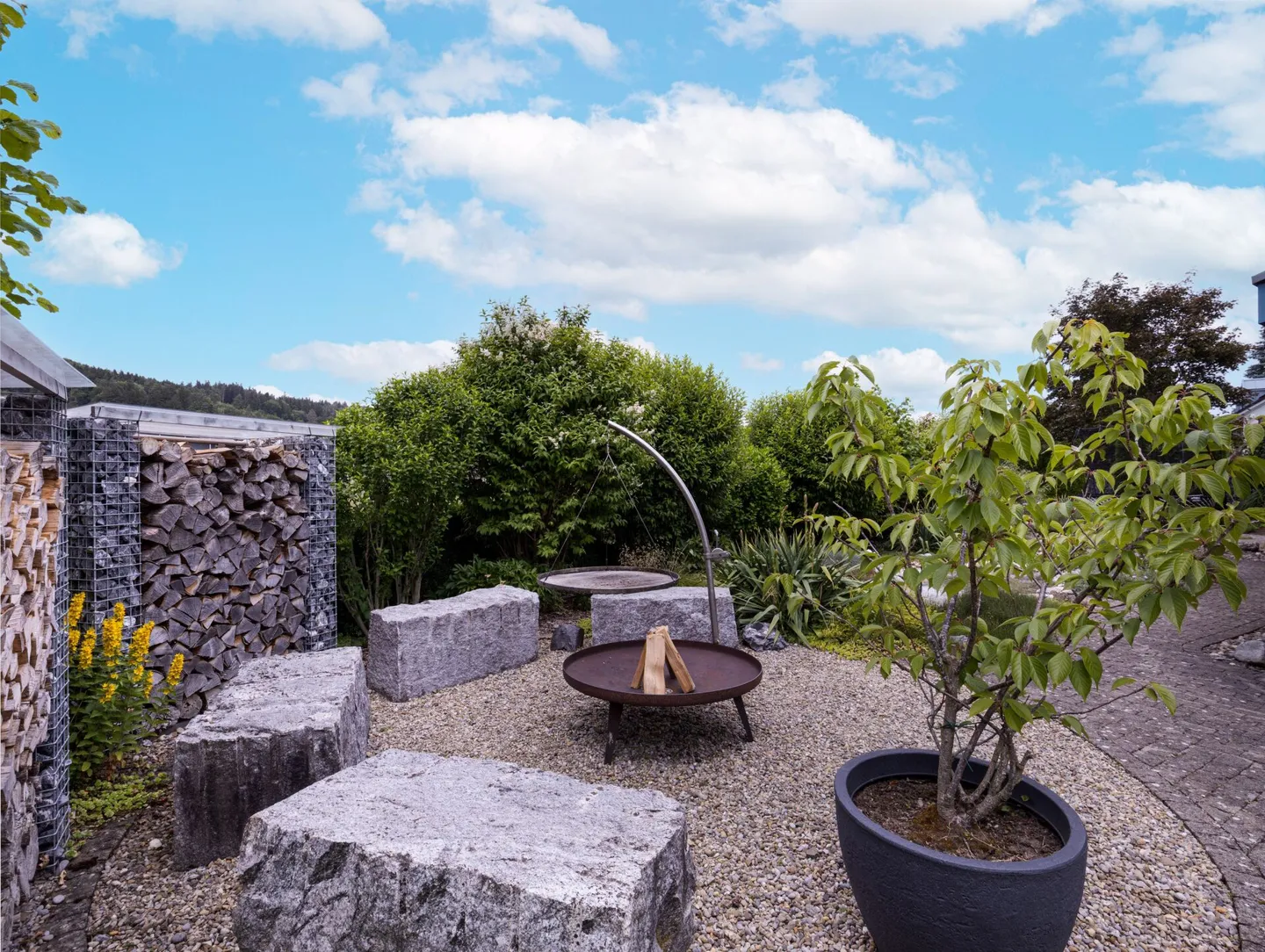 Maison de coin de 5,5 pièces avec jardin de rêve - bien entretenue et idéalement située - Photo 3 sur 16