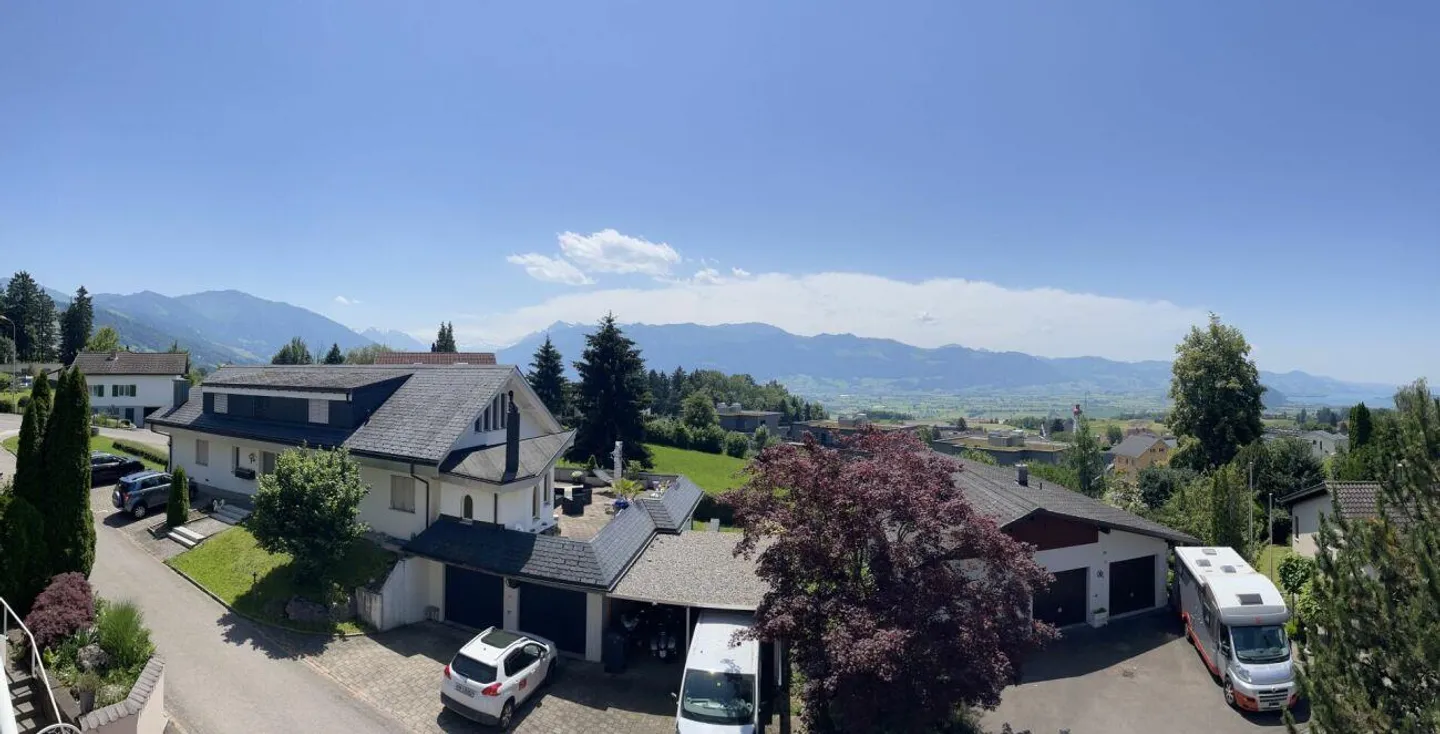 Casa intergenerazionale con 4 garage, 5 posti auto e vista mozzafiato sul lago e sulle montagne? - Foto 6 di 25