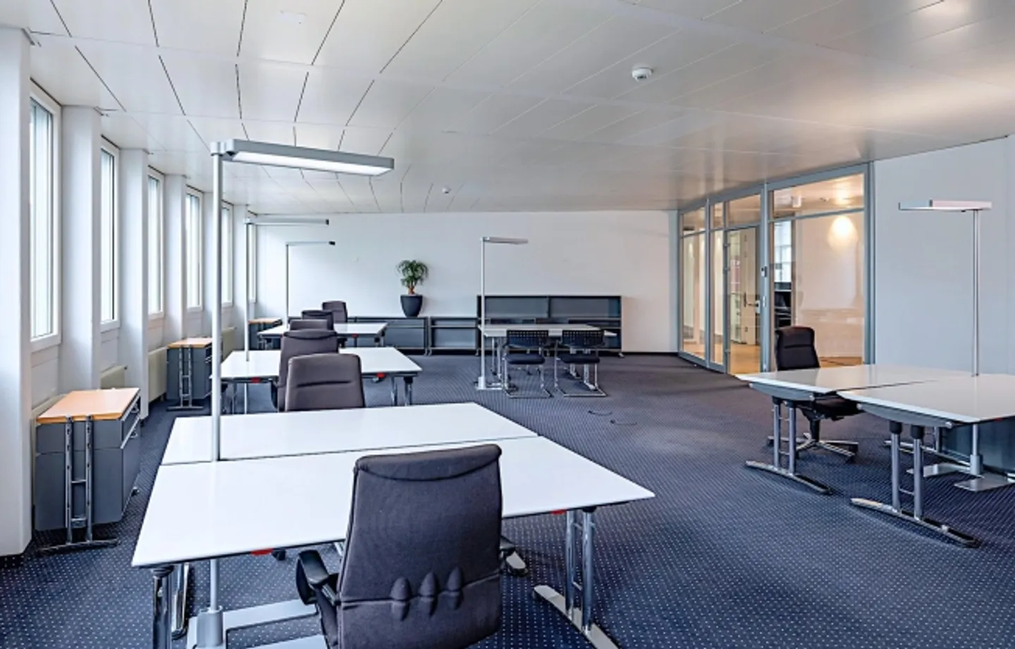 Bureaux attrayants et lumineux dans un emplacement de choix au bord du lac et à la gare - Photo 6 sur 7