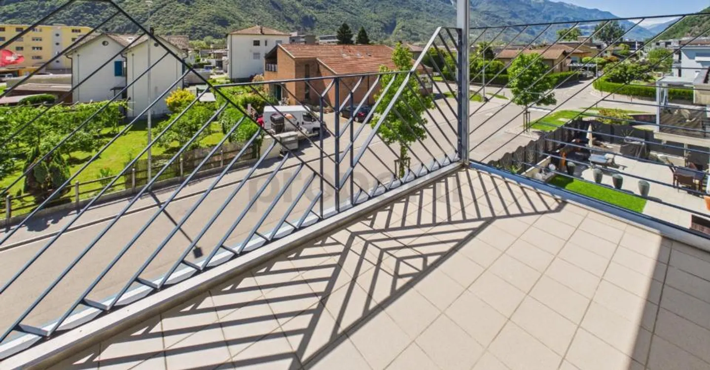 Ampio appartamento 4,5 locali nel cuore di Castione - Posizione strategica ed eccellente esposizione - Foto 6 di 11