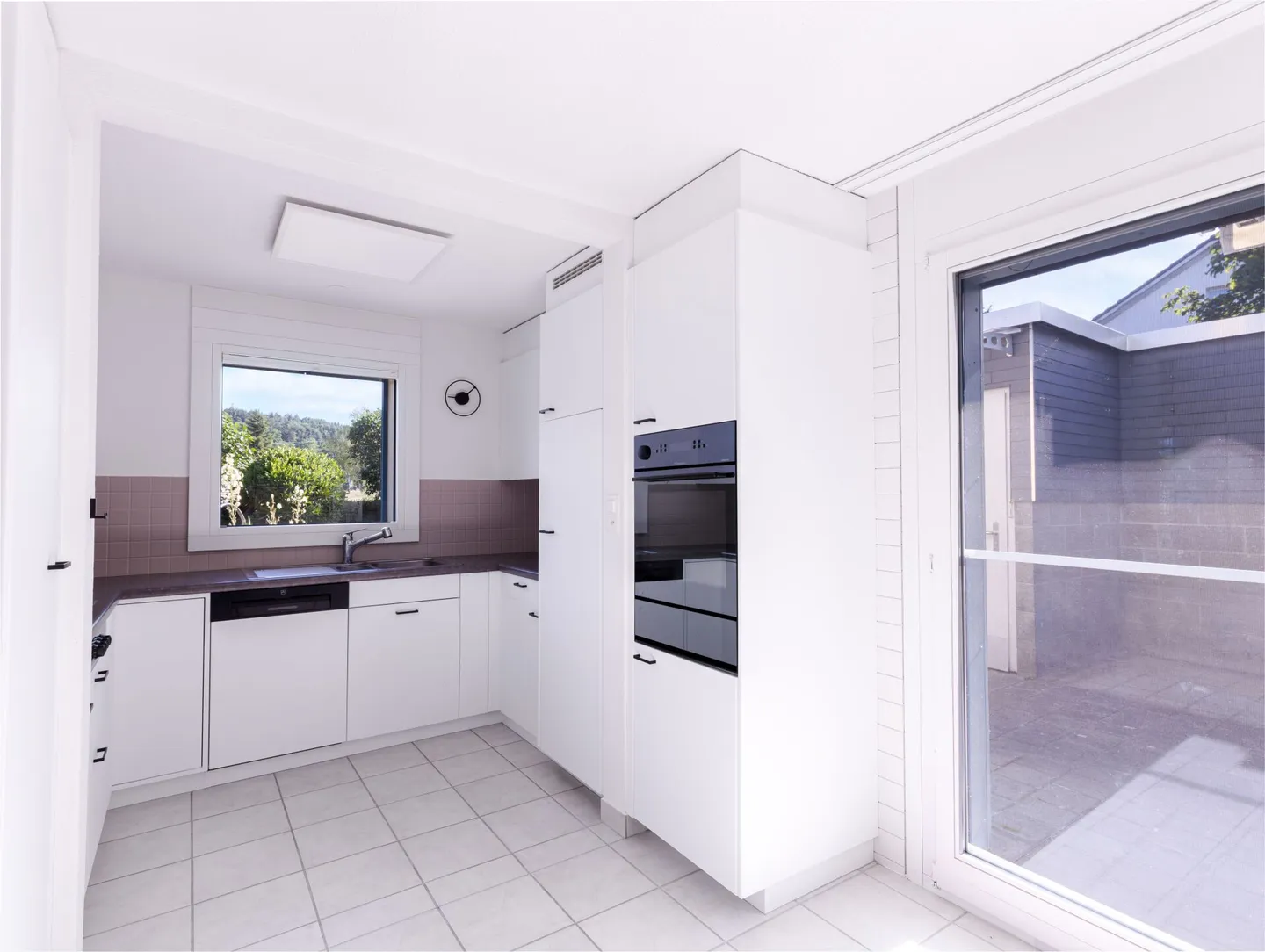 Maison de coin de 5,5 pièces avec jardin de rêve - bien entretenue et idéalement située - Photo 6 sur 16