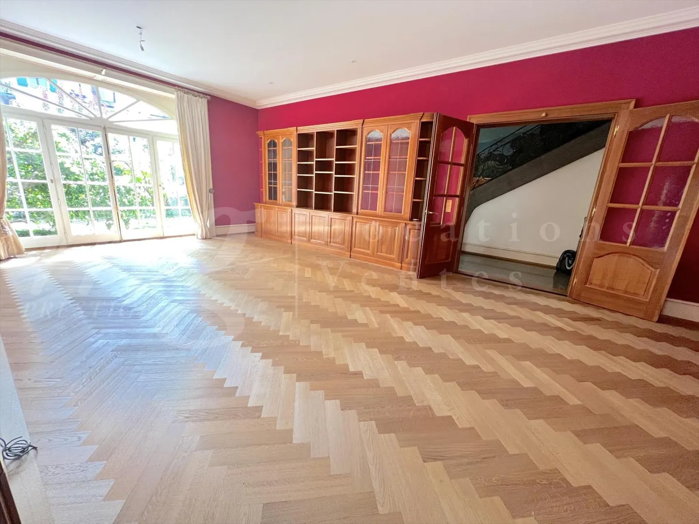 MAGNIFICA PROPRIETA' PADRONALE DI 15 STANZE - CIRCA 600 M2 - GIARDINO CON GRANDE PISCINA - Foto 5 di 10