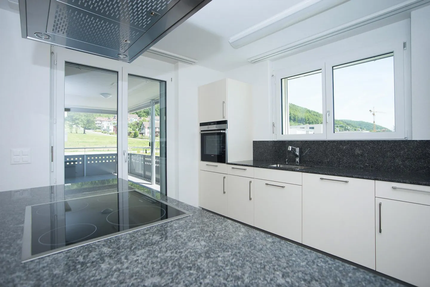 Appartamento familiare moderno con layout pratico - Foto 3 di 8