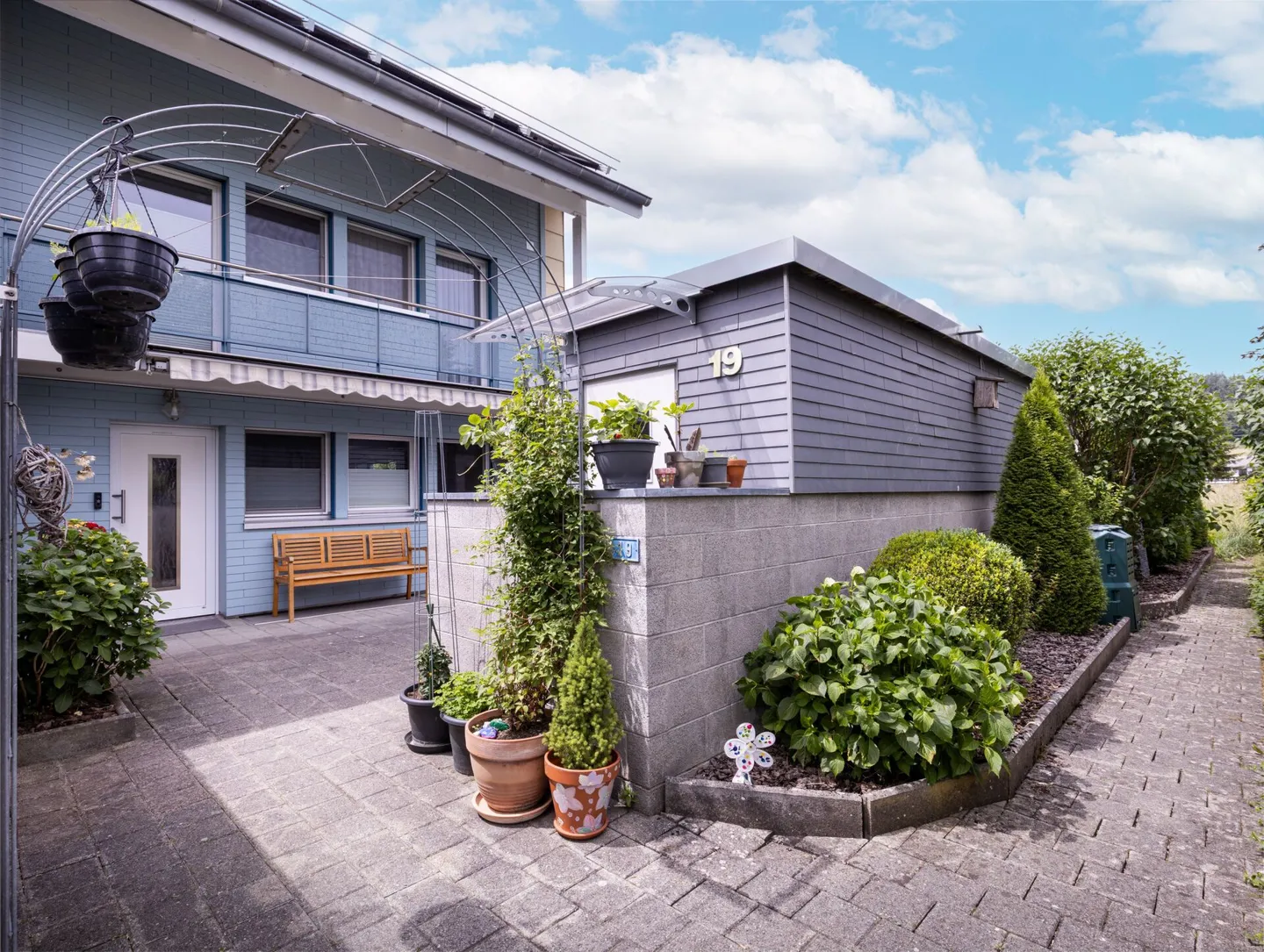 Maison de coin de 5,5 pièces avec jardin de rêve - bien entretenue et idéalement située - Photo 14 sur 16