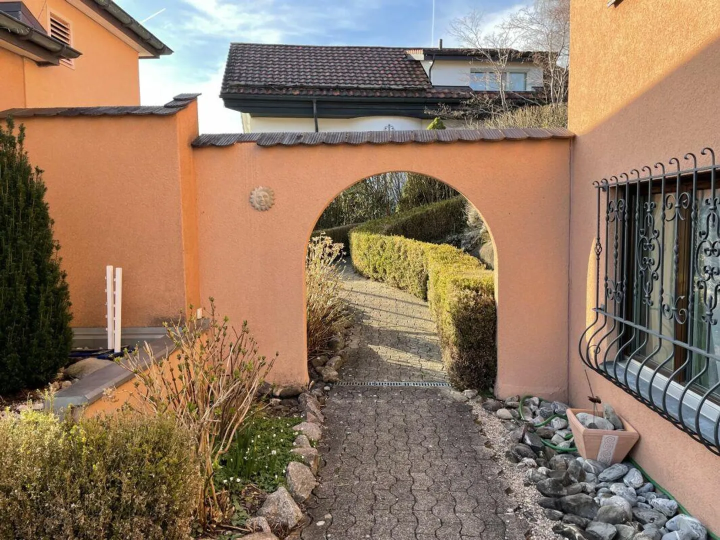 Casa intergenerazionale con 4 garage, 5 posti auto e vista mozzafiato sul lago e sulle montagne? - Foto 11 di 25