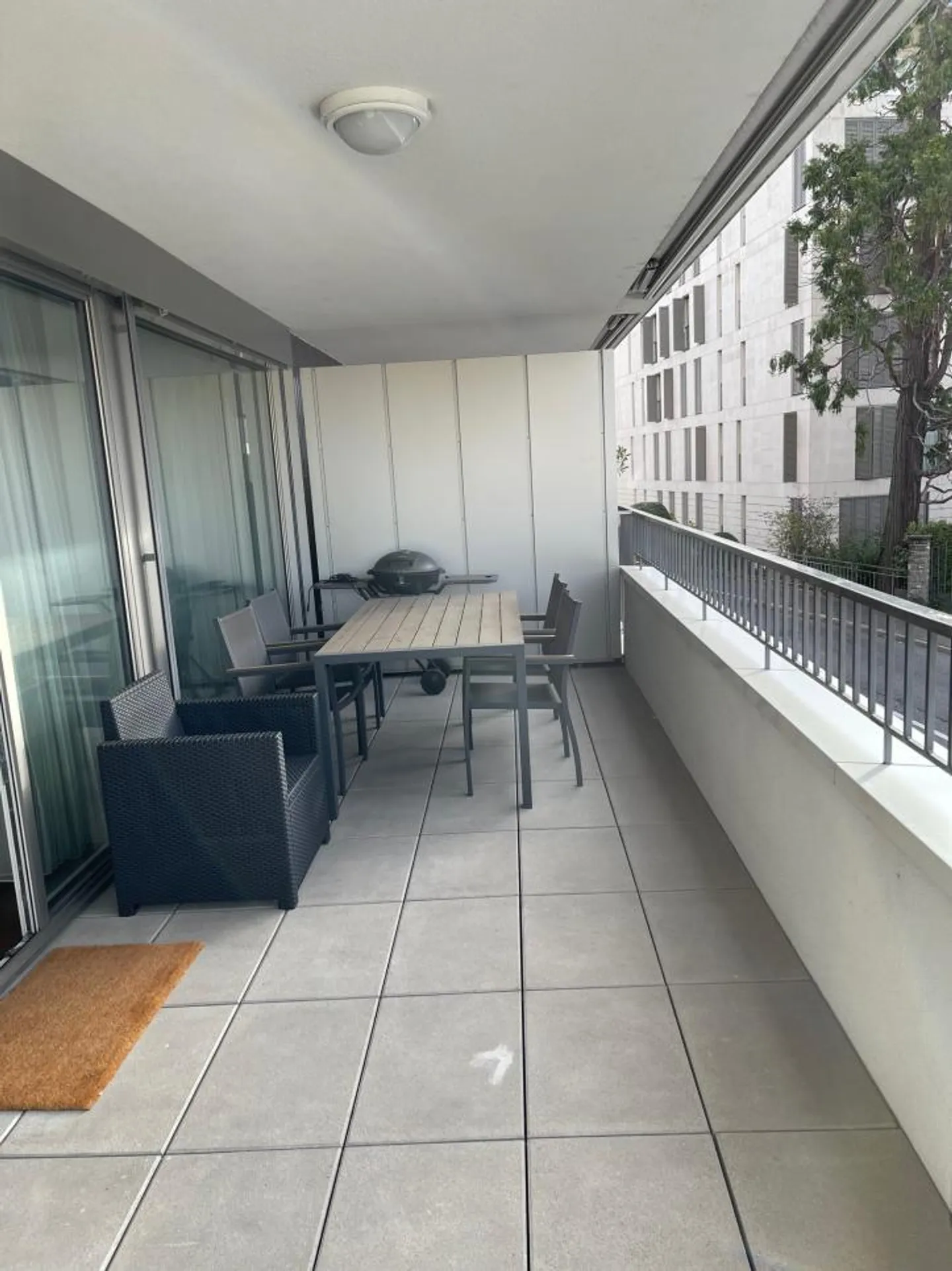 Apartment with 4.5 rooms and large terrace in the center of Montreux - Photo 2 of 10
