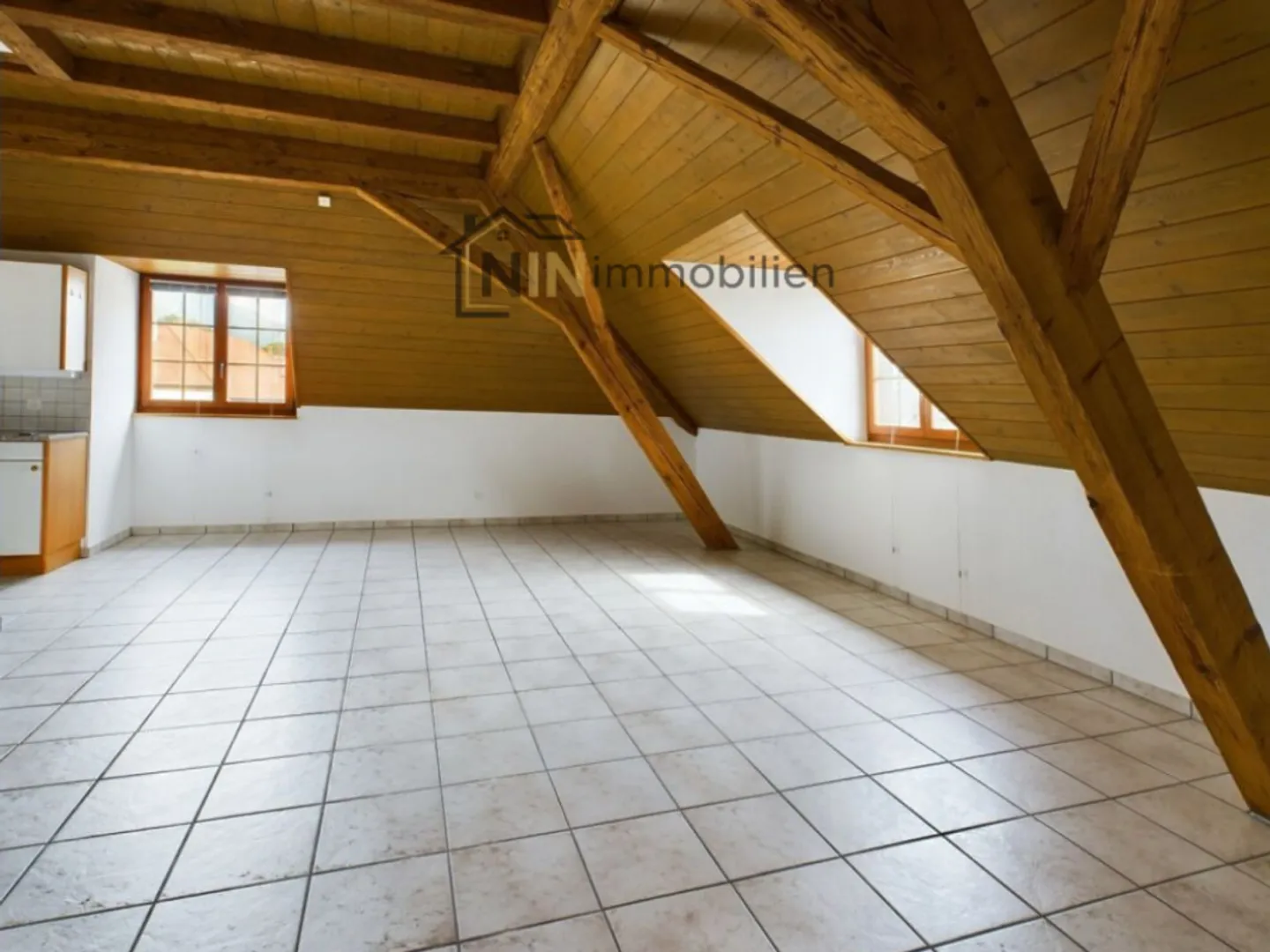 Apartment for rent - Photo 2 of 7