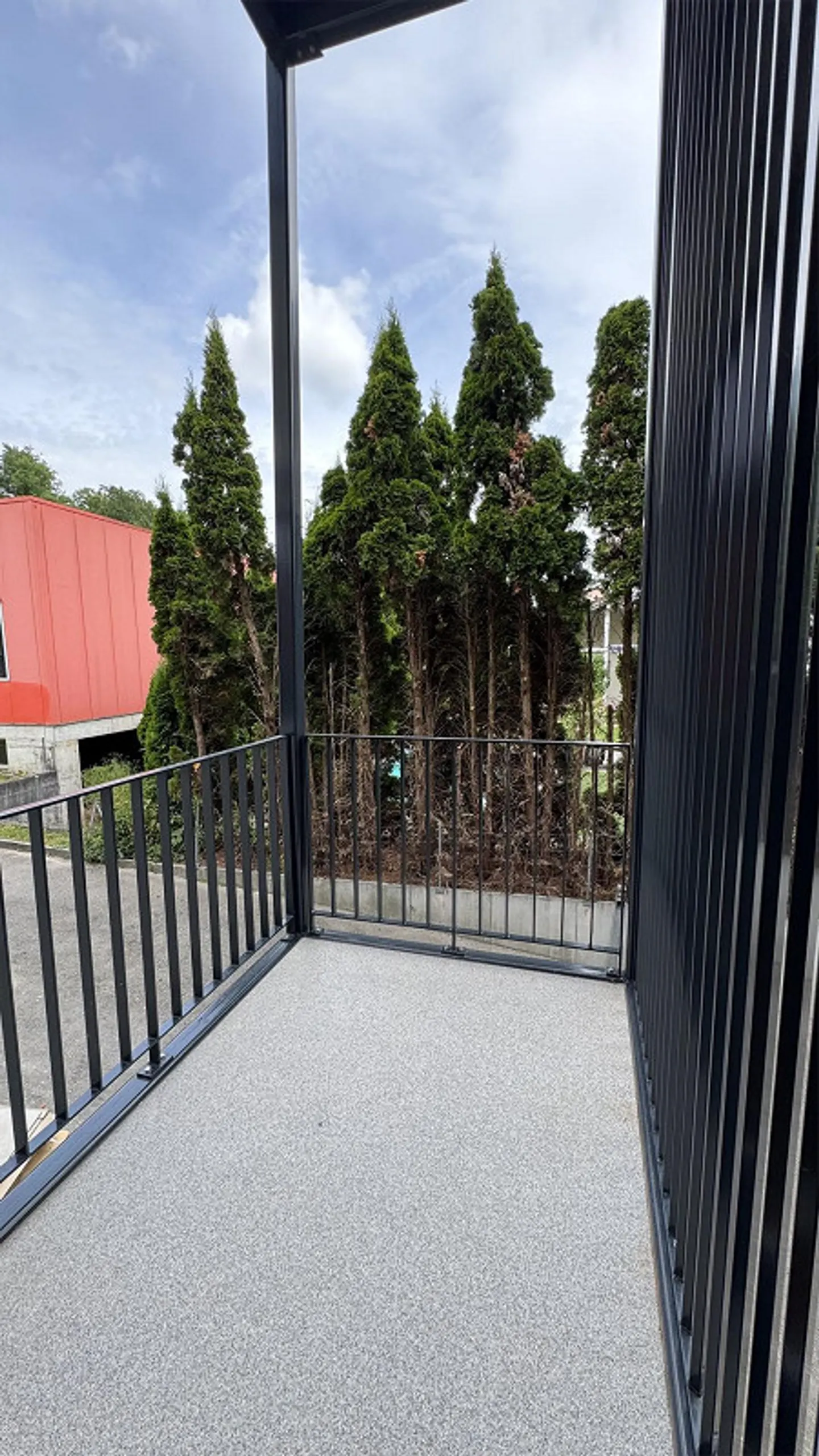 Helle 1-Zimmer-Wohnung mit hohen Decken, Balkon und Dachterrasse - Foto 5 von 6