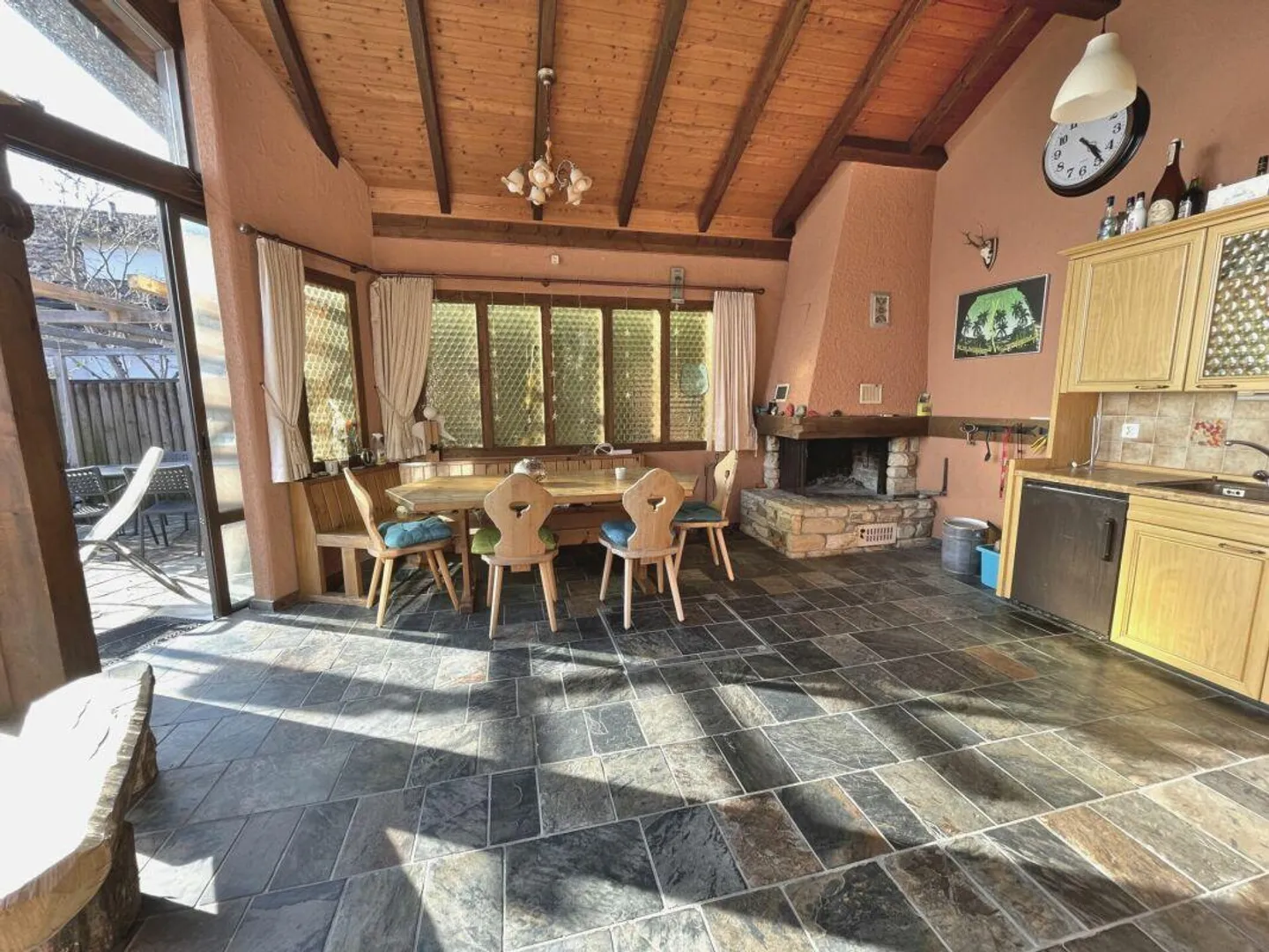 Casa intergenerazionale con 4 garage, 5 posti auto e vista mozzafiato sul lago e sulle montagne? - Foto 16 di 25
