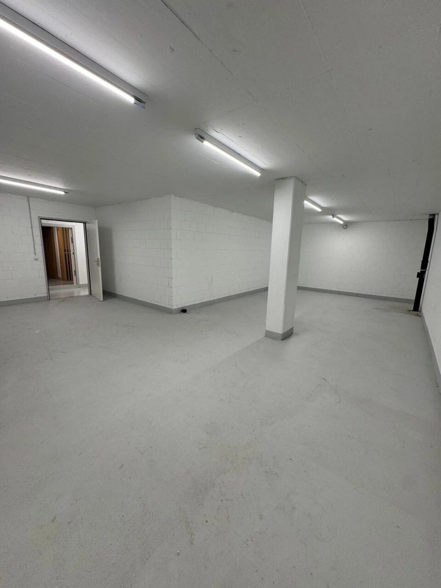 Atelier à louer - Photo 2 sur 3