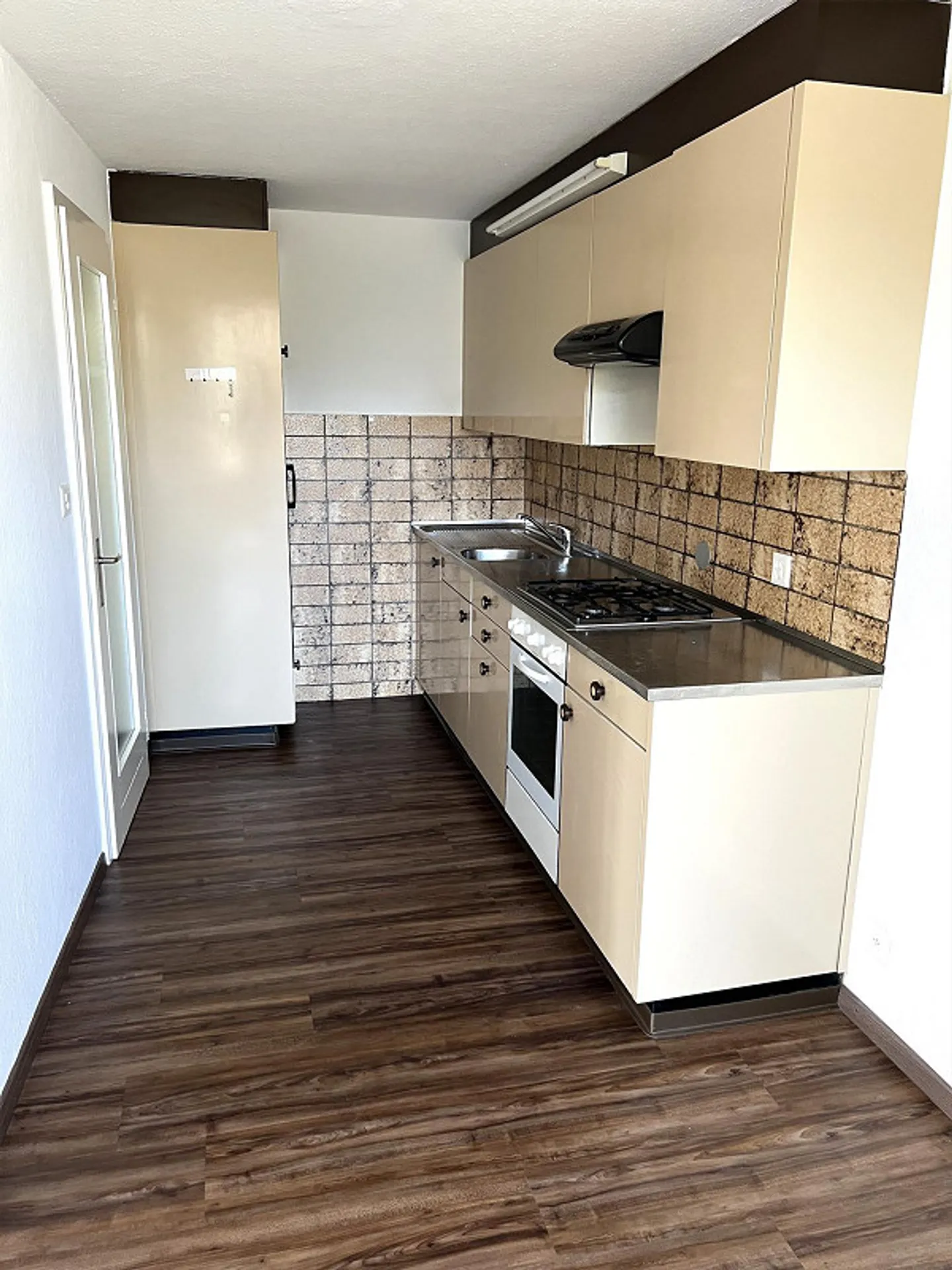 Interesting price-performance ratio! - Photo 1 of 12