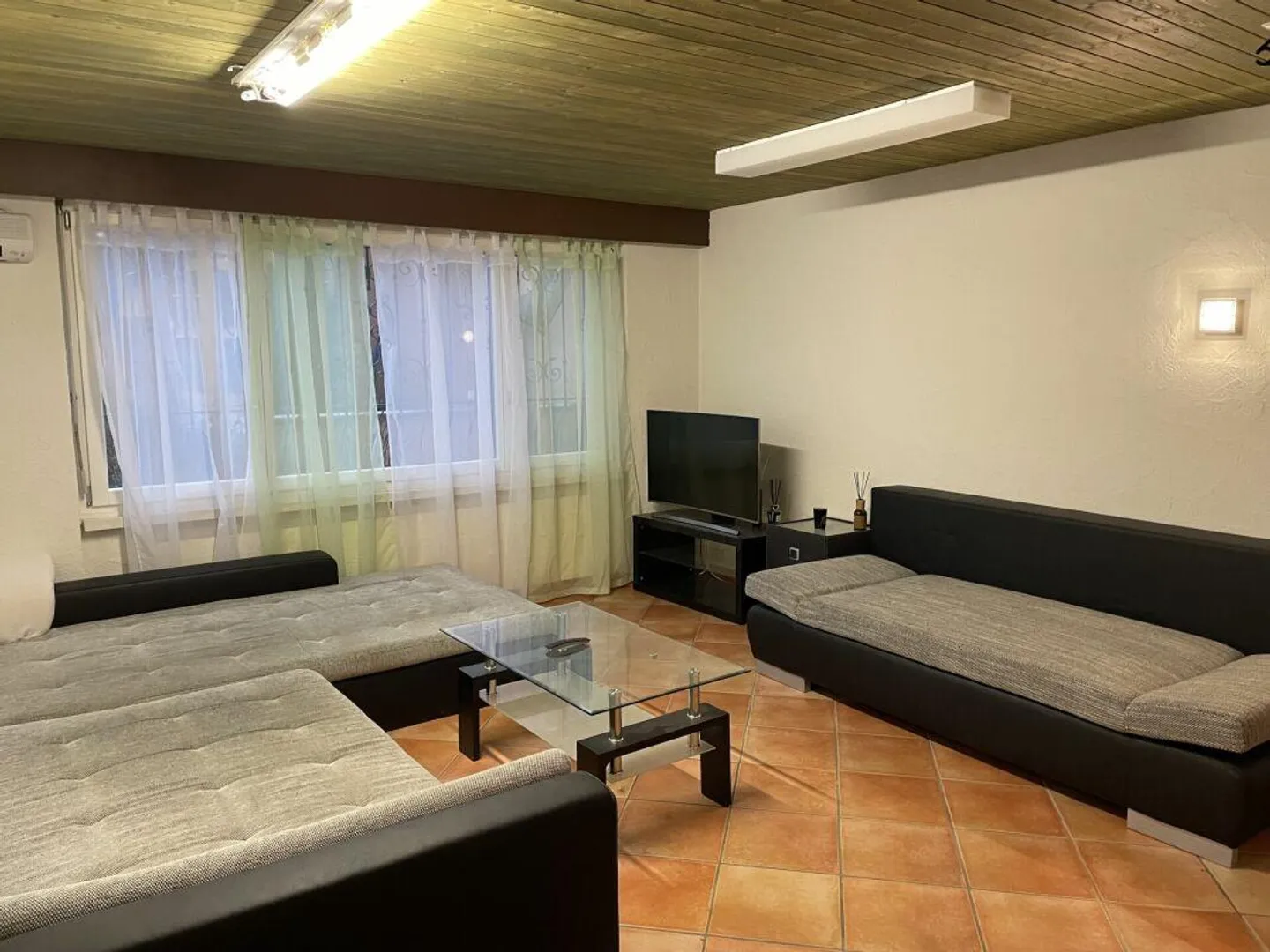 Casa intergenerazionale con 4 garage, 5 posti auto e vista mozzafiato sul lago e sulle montagne? - Foto 20 di 25