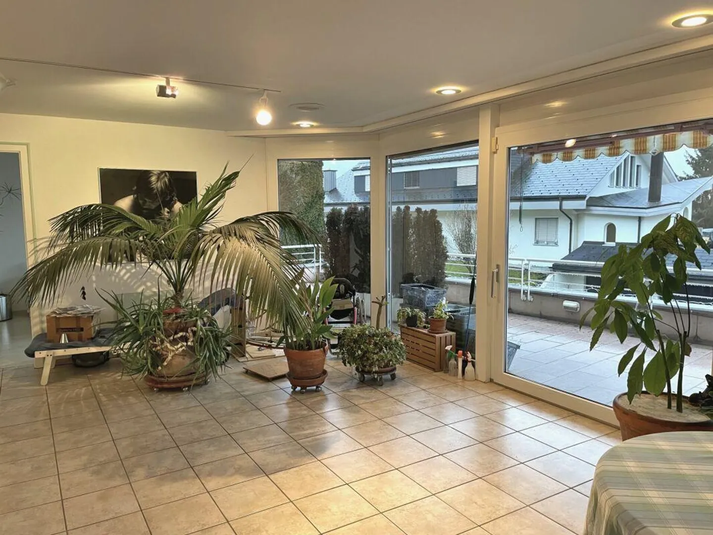 Casa intergenerazionale con 4 garage, 5 posti auto e vista mozzafiato sul lago e sulle montagne? - Foto 22 di 25