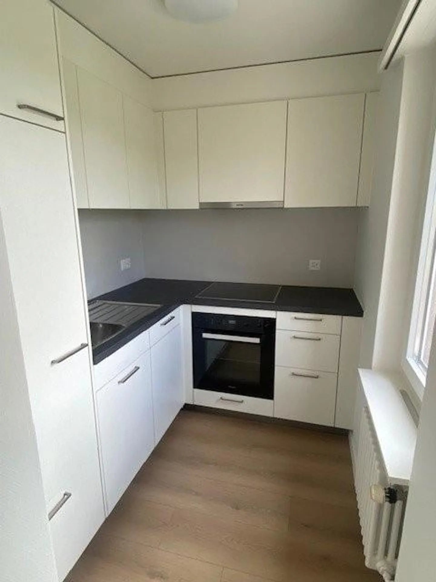 Chic, moderne et nouvellement rénové - Photo 2 sur 4