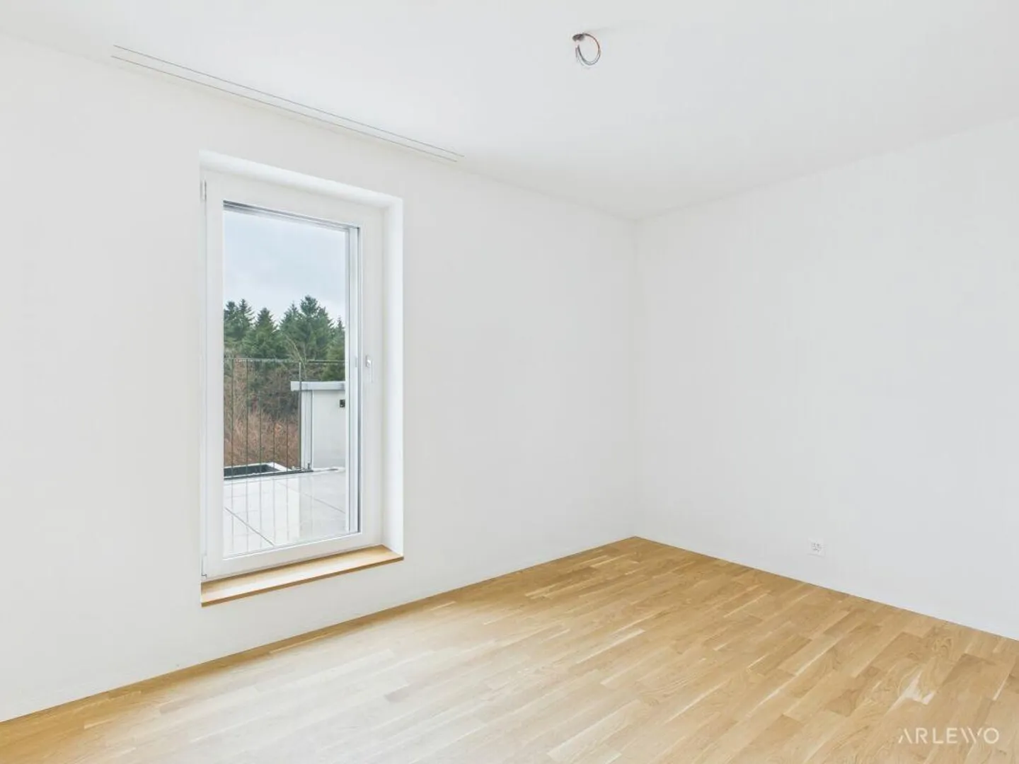 Vie moderne au-dessus des toits de Sursee - Photo 4 sur 11