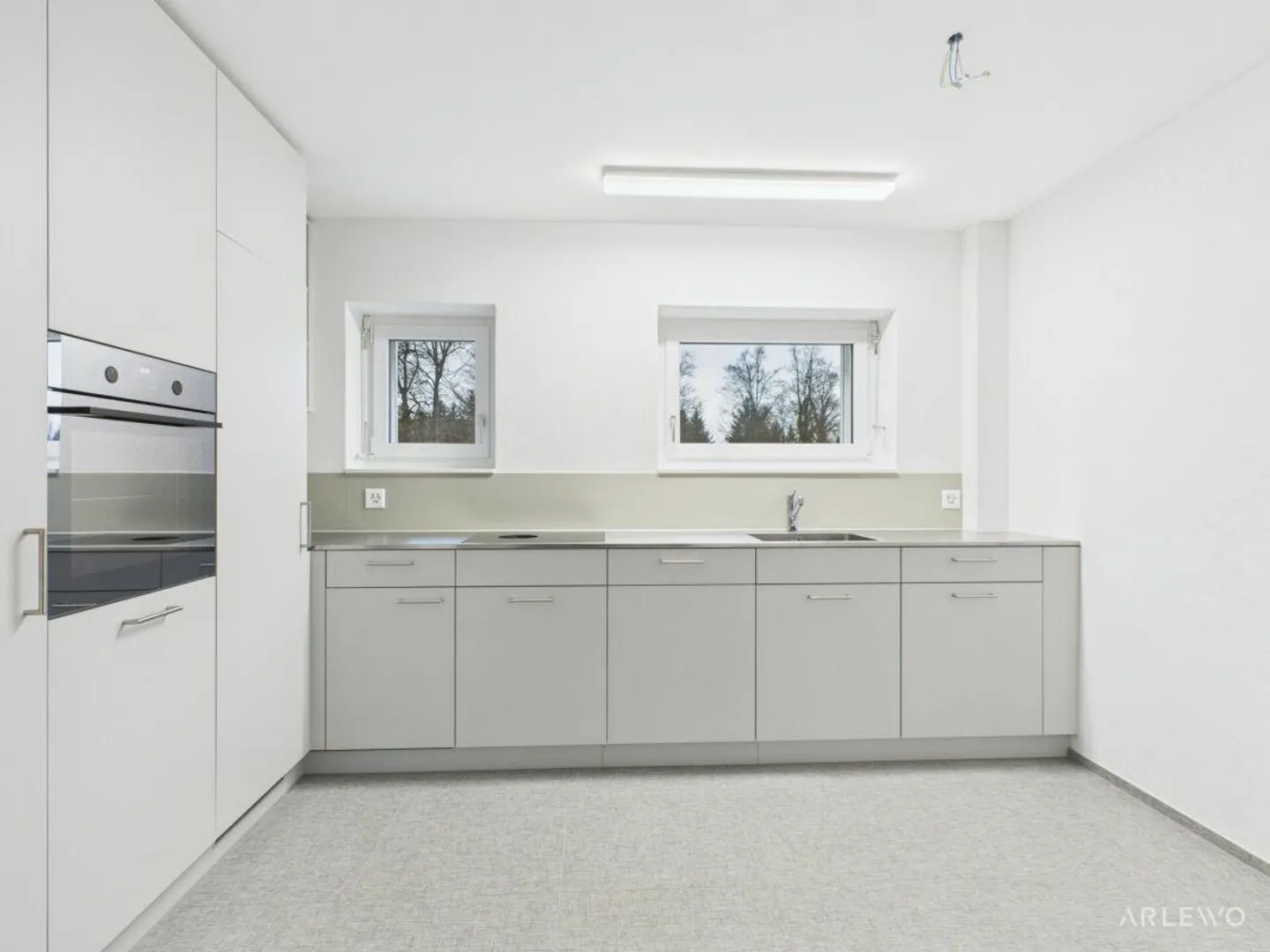 Vie moderne au-dessus des toits de Sursee - Photo 6 sur 11