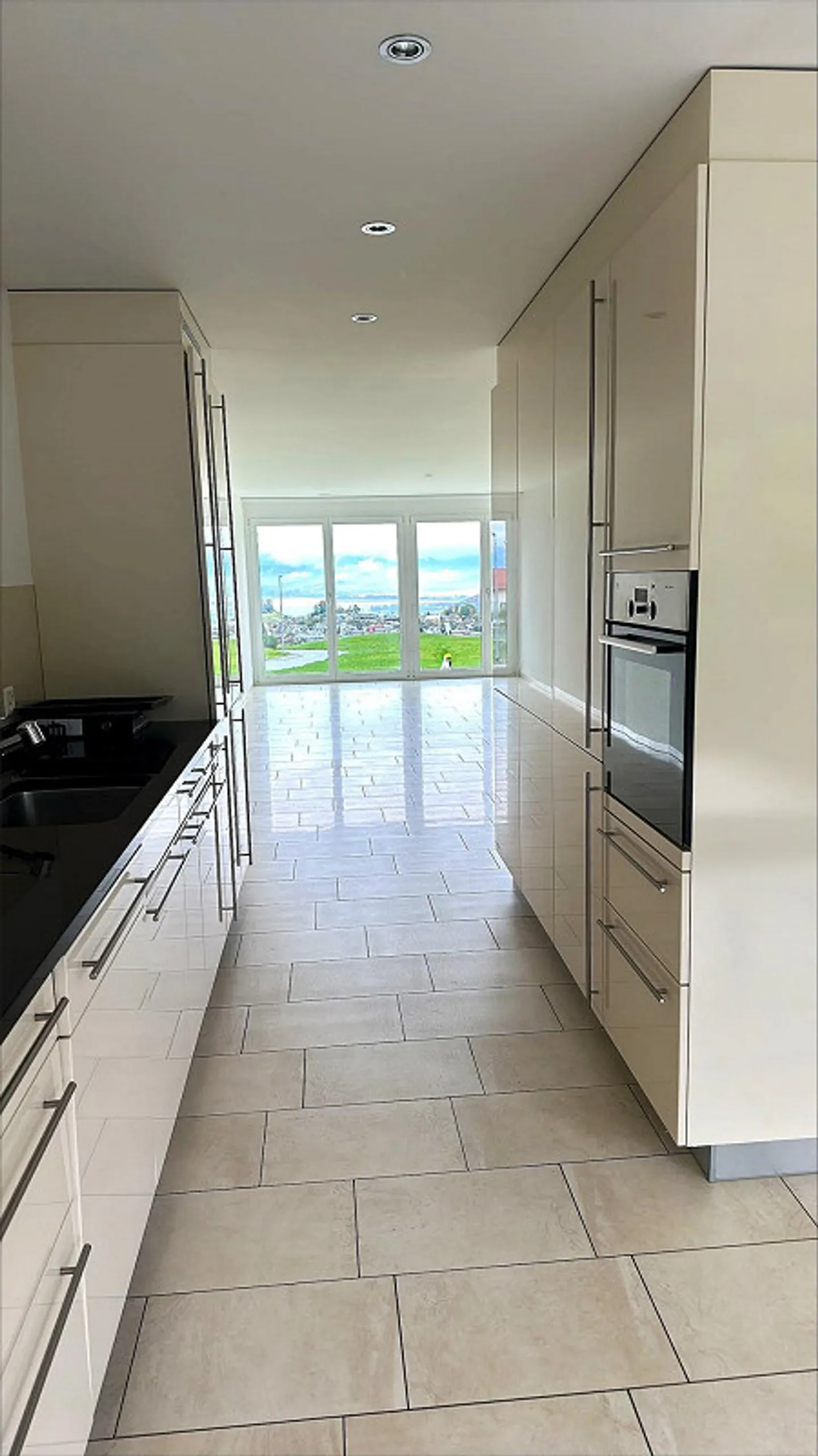 Appartamento Elegante con Vista - Foto 3 di 9