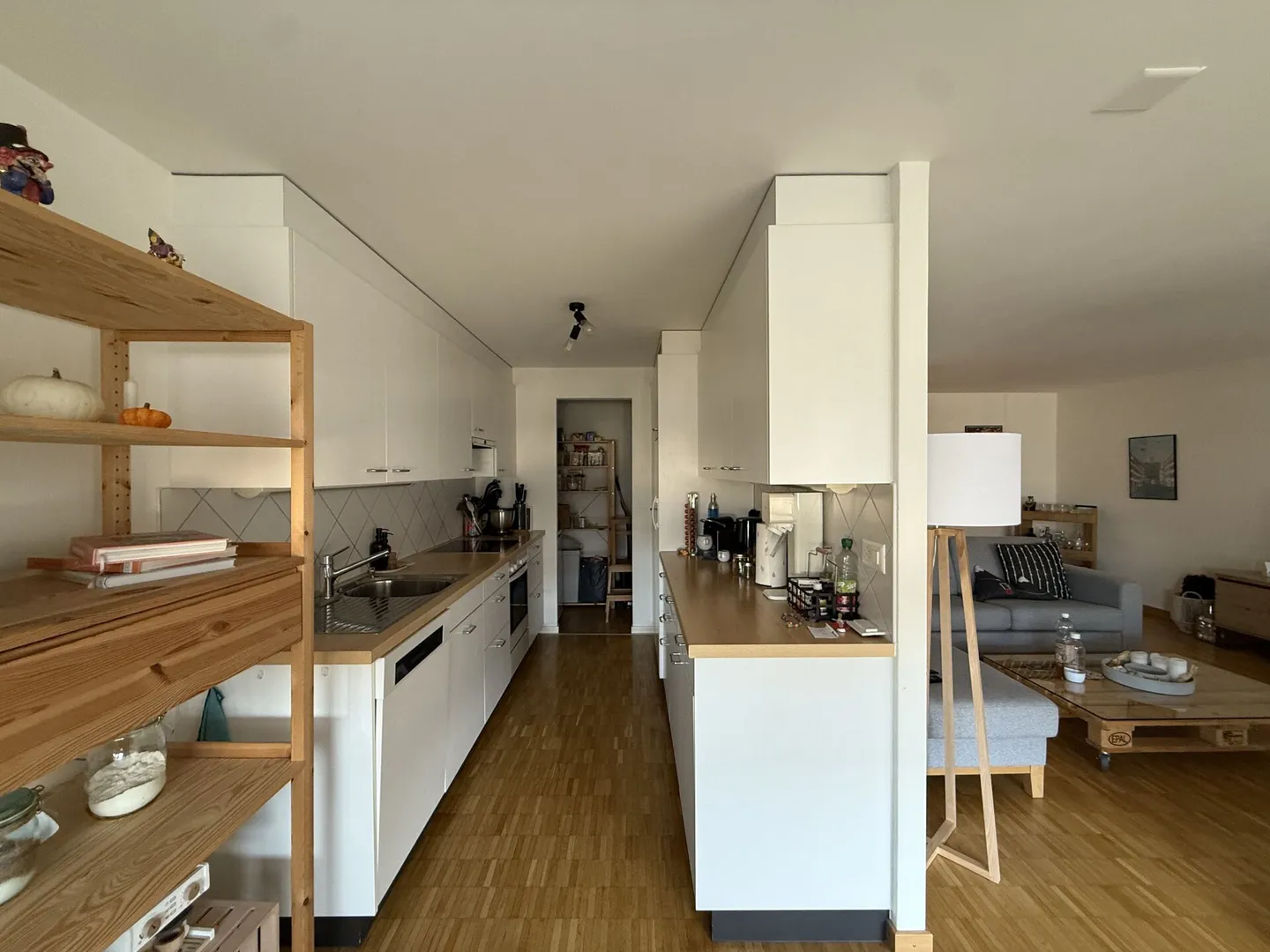 Spacious and bright apartment in a quiet location! - Photo 1 of 6