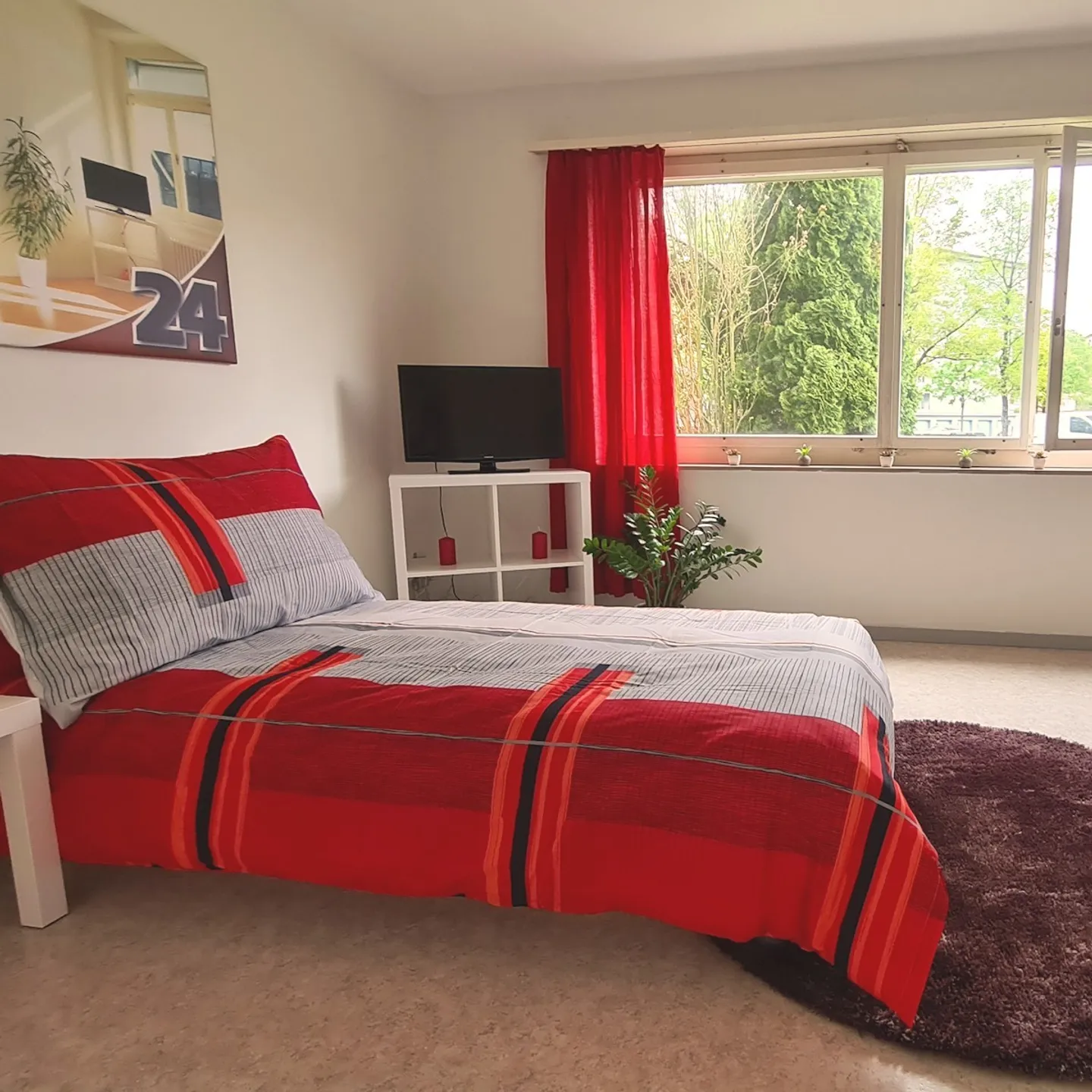 Camera moderna e arredata - Foto 1 di 3