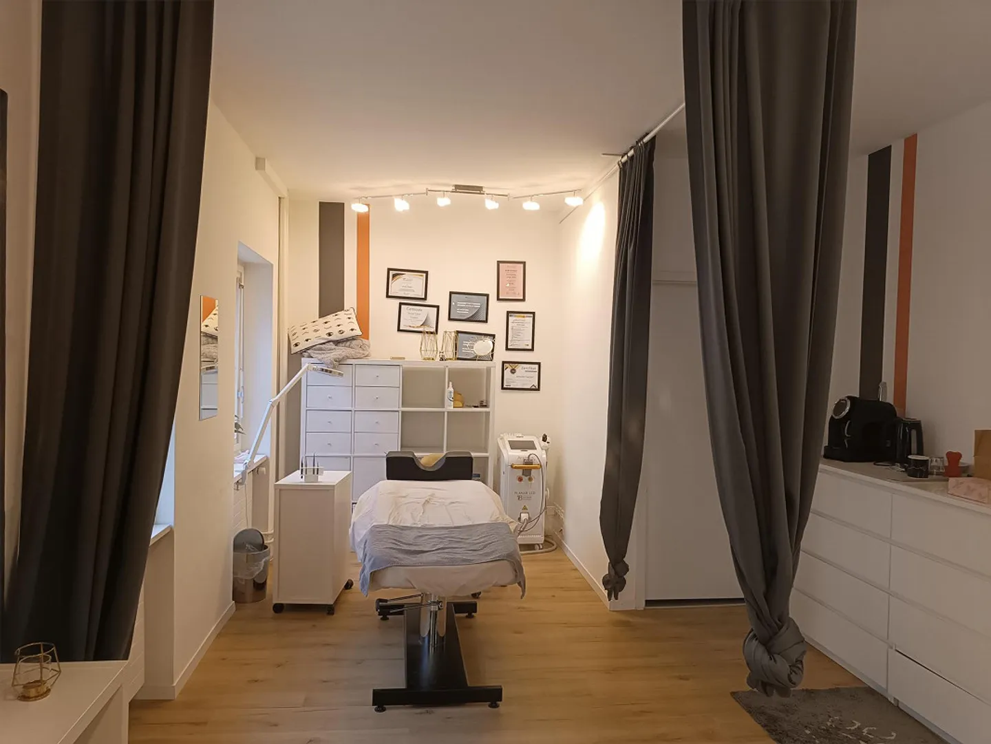Espace de vente dans un emplacement central - Photo 3 sur 6