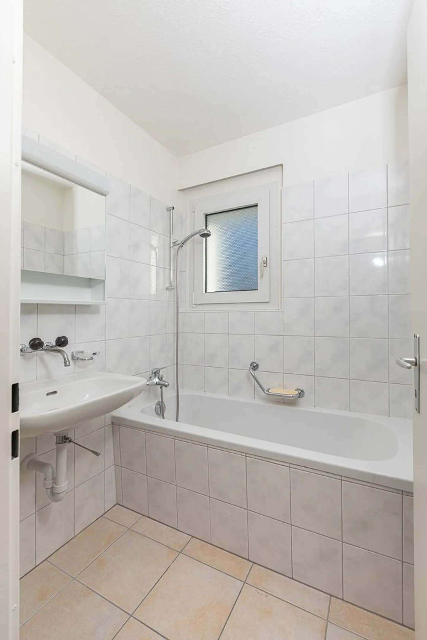 Deux mois de loyer gratuit ! Appartement 4,5 pièces avec balcon près du centre-ville - Photo 4 sur 11