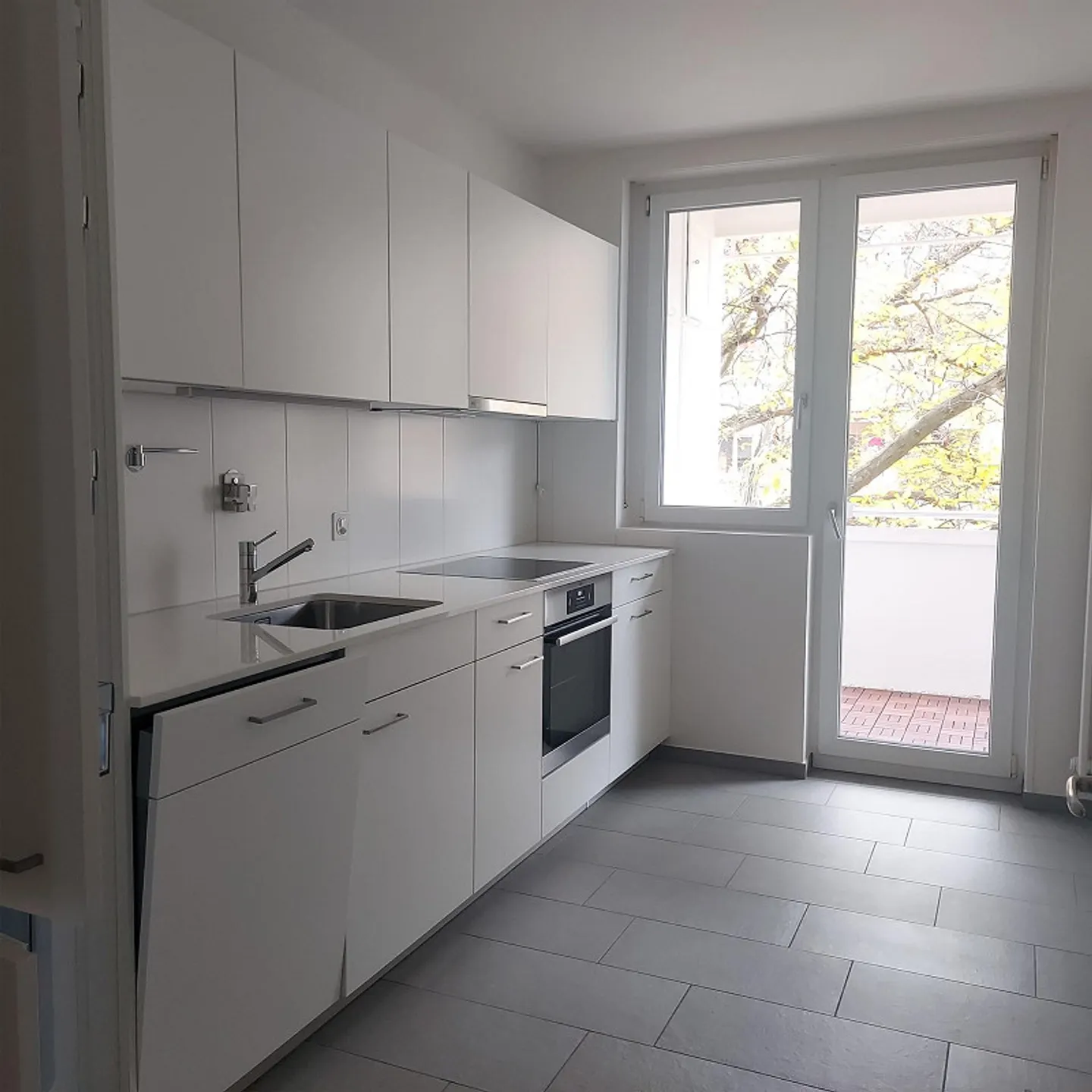 Grosszügige Wohnung mit Balkon - Foto 2 von 7
