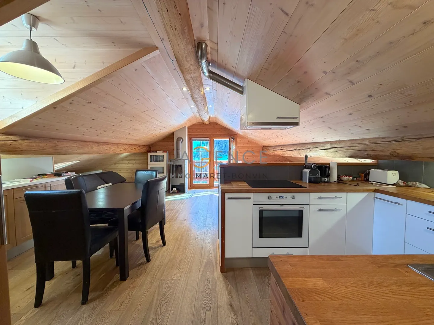 PENTHOUSE WITH CHARACTER - SECONDARY RESIDENCE OK - Photo 2 of 9