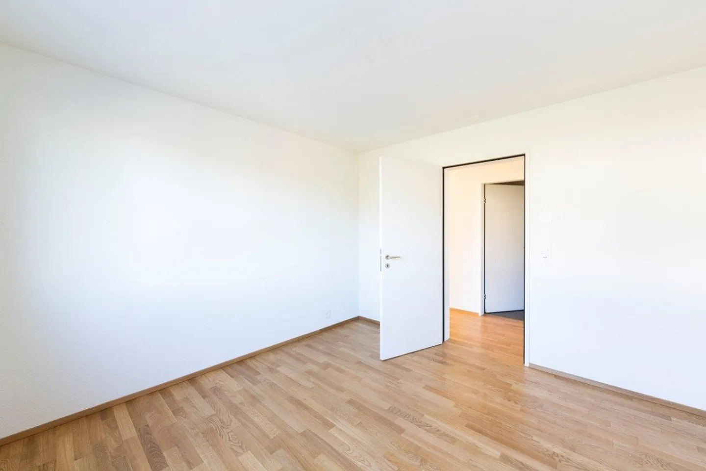 Modernes Apartment mit Balkon - Foto 6 von 8