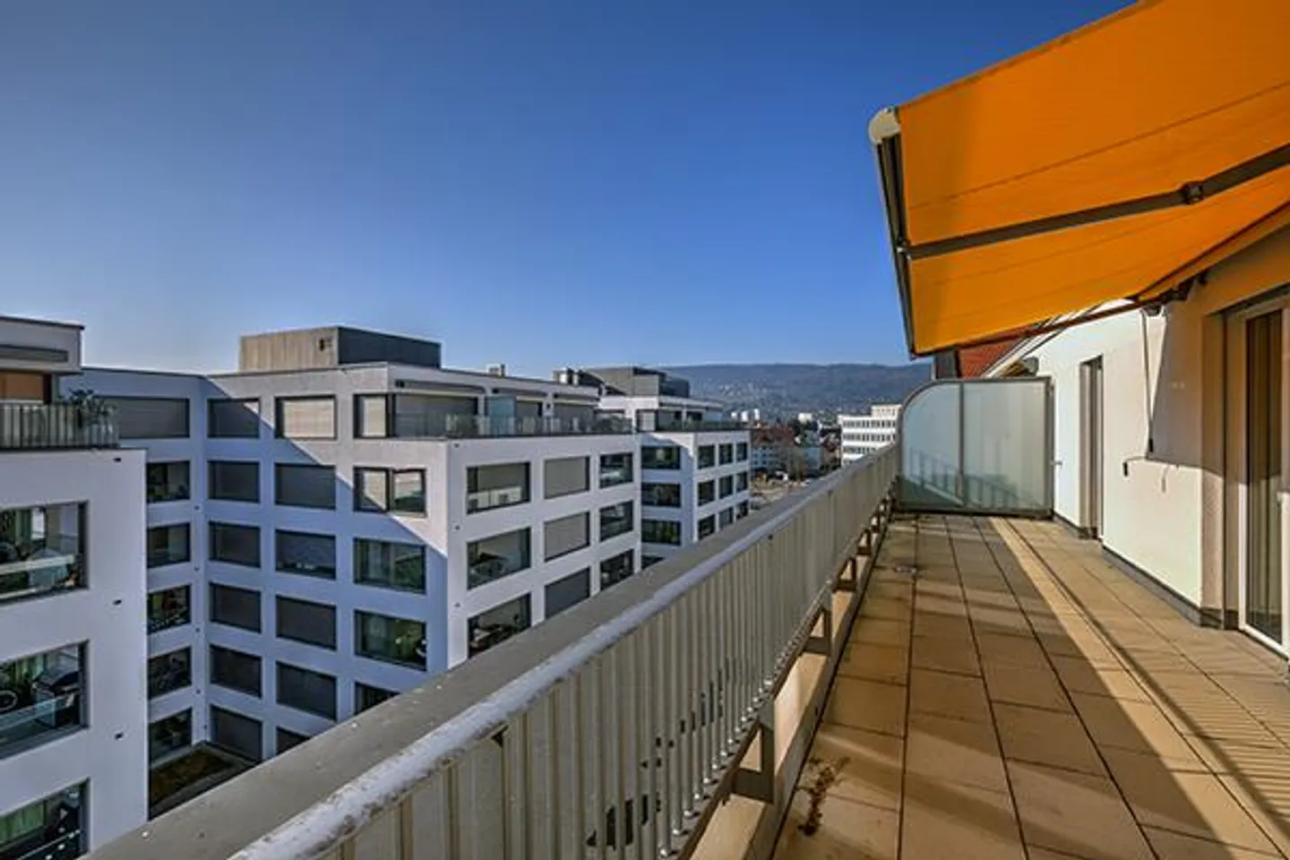 Sopra i tetti di Dietikon. - Foto 1 di 8