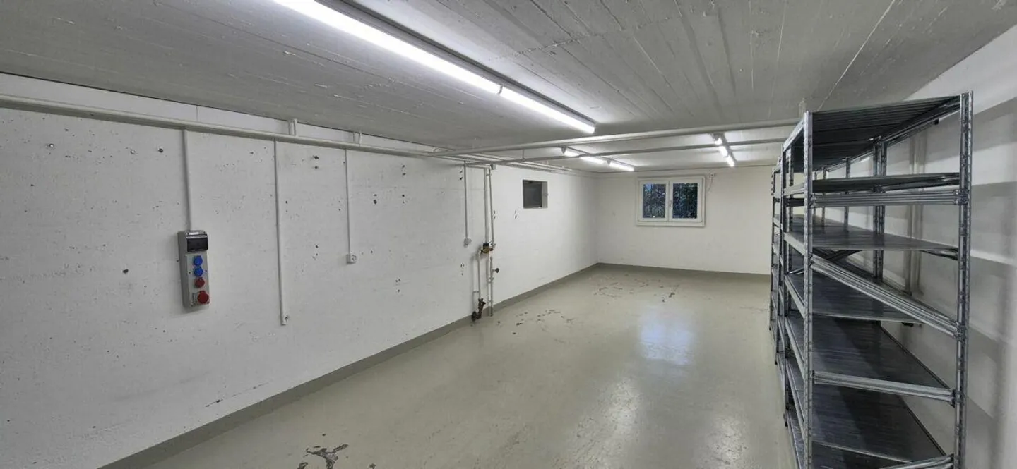 Lagerraum und Garage mit vielseitigen Nutzungsmöglichkeiten - Foto 2 di 5