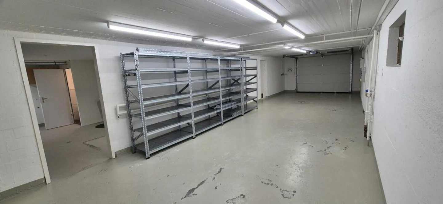 Lagerraum und Garage mit vielseitigen Nutzungsmöglichkeiten - Foto 3 di 5