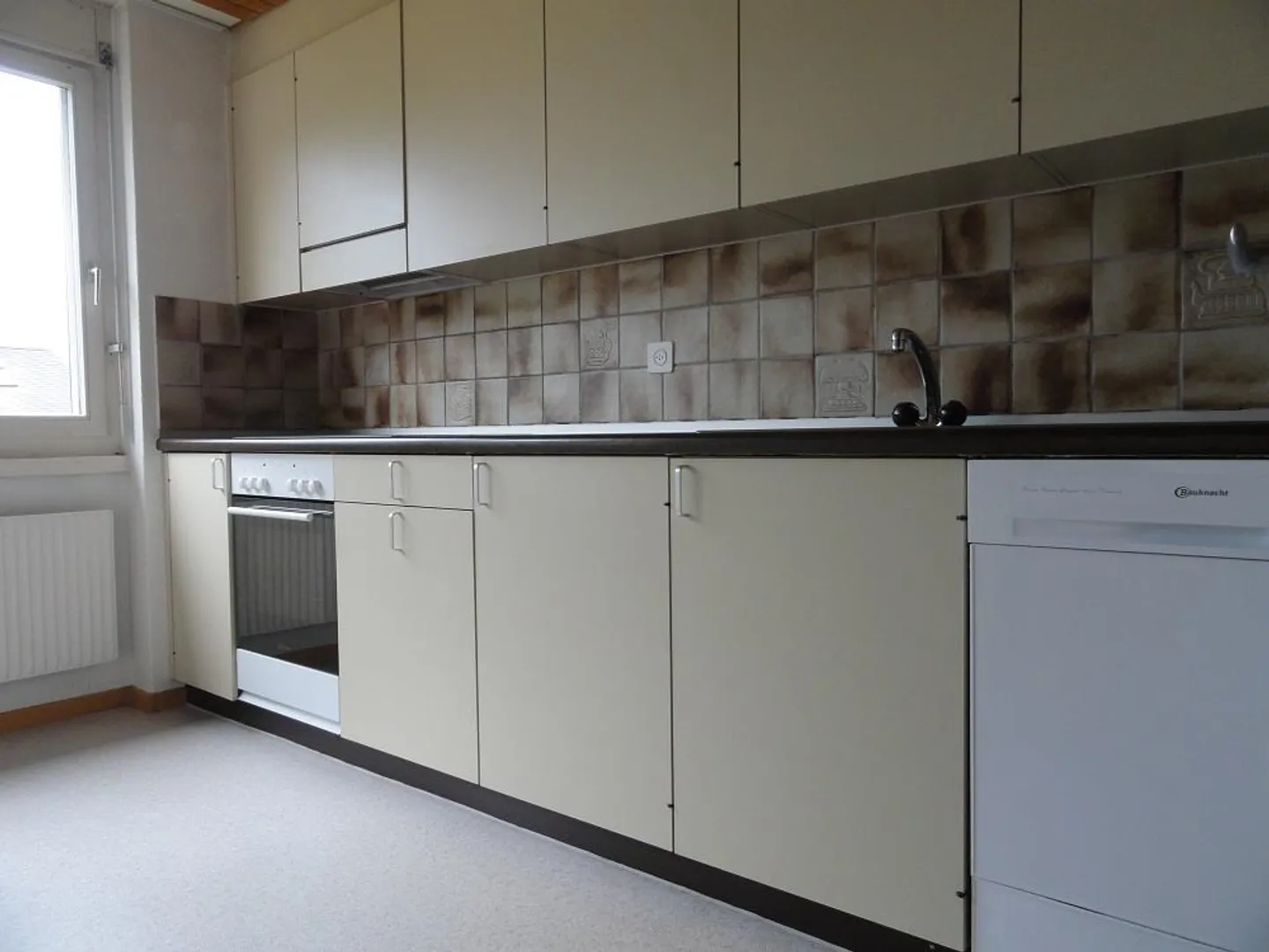 Cozy Attic Apartment with Gallery - Photo 5 of 12