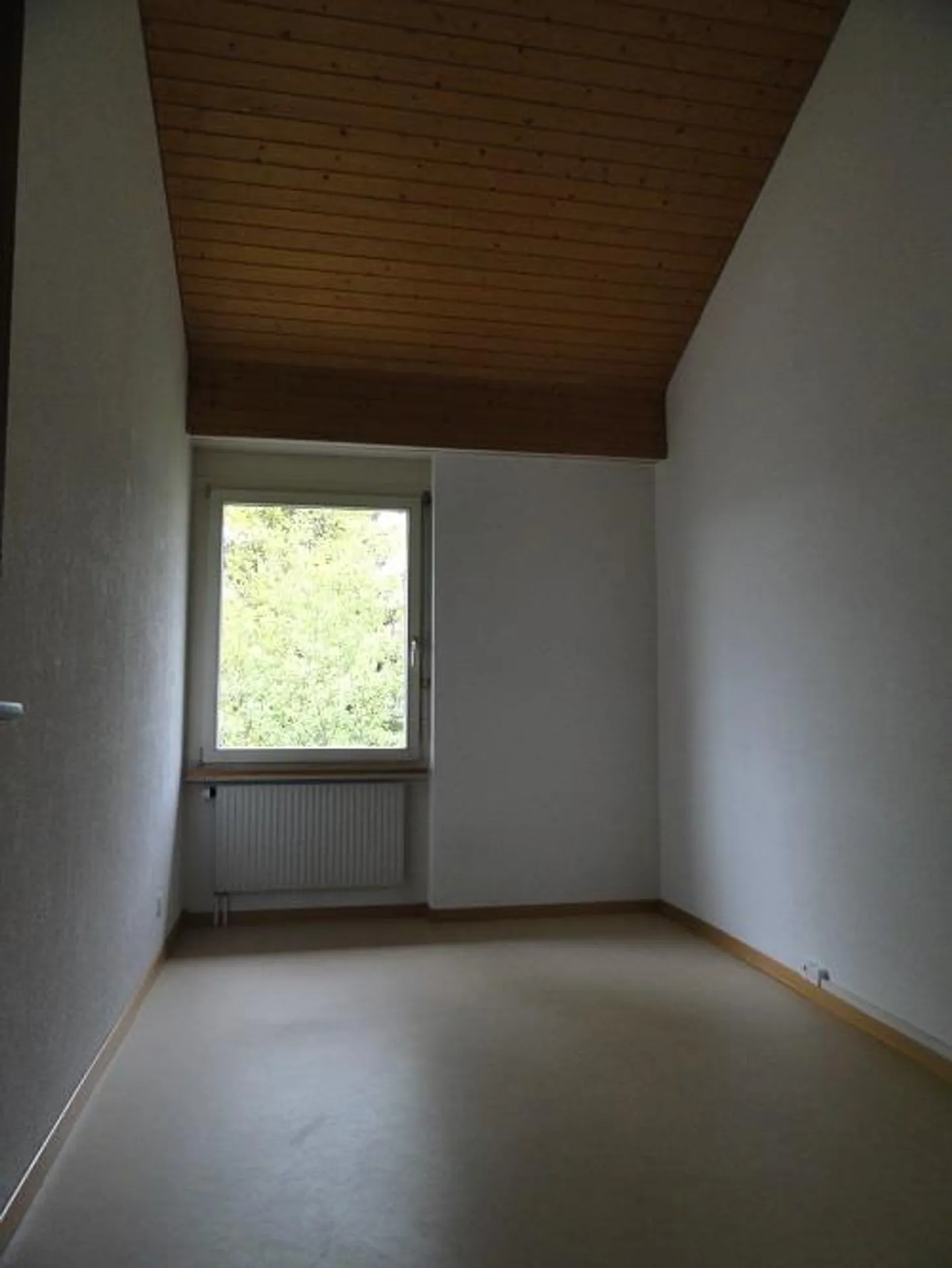 Cozy Attic Apartment with Gallery - Photo 7 of 12