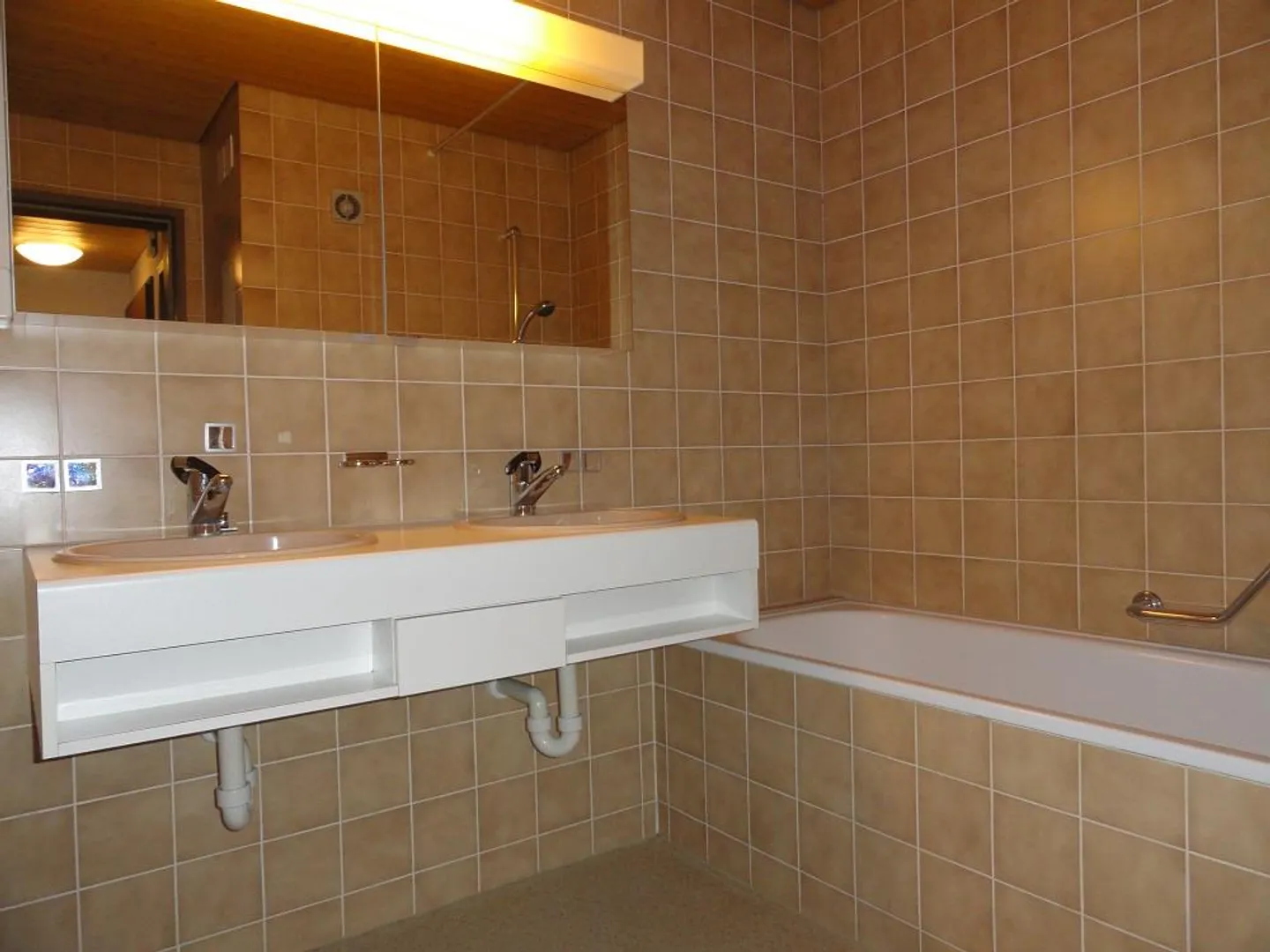 Cozy Attic Apartment with Gallery - Photo 8 of 12