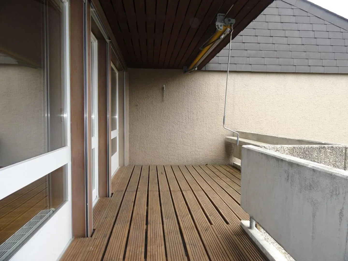 Cozy Attic Apartment with Gallery - Photo 10 of 12