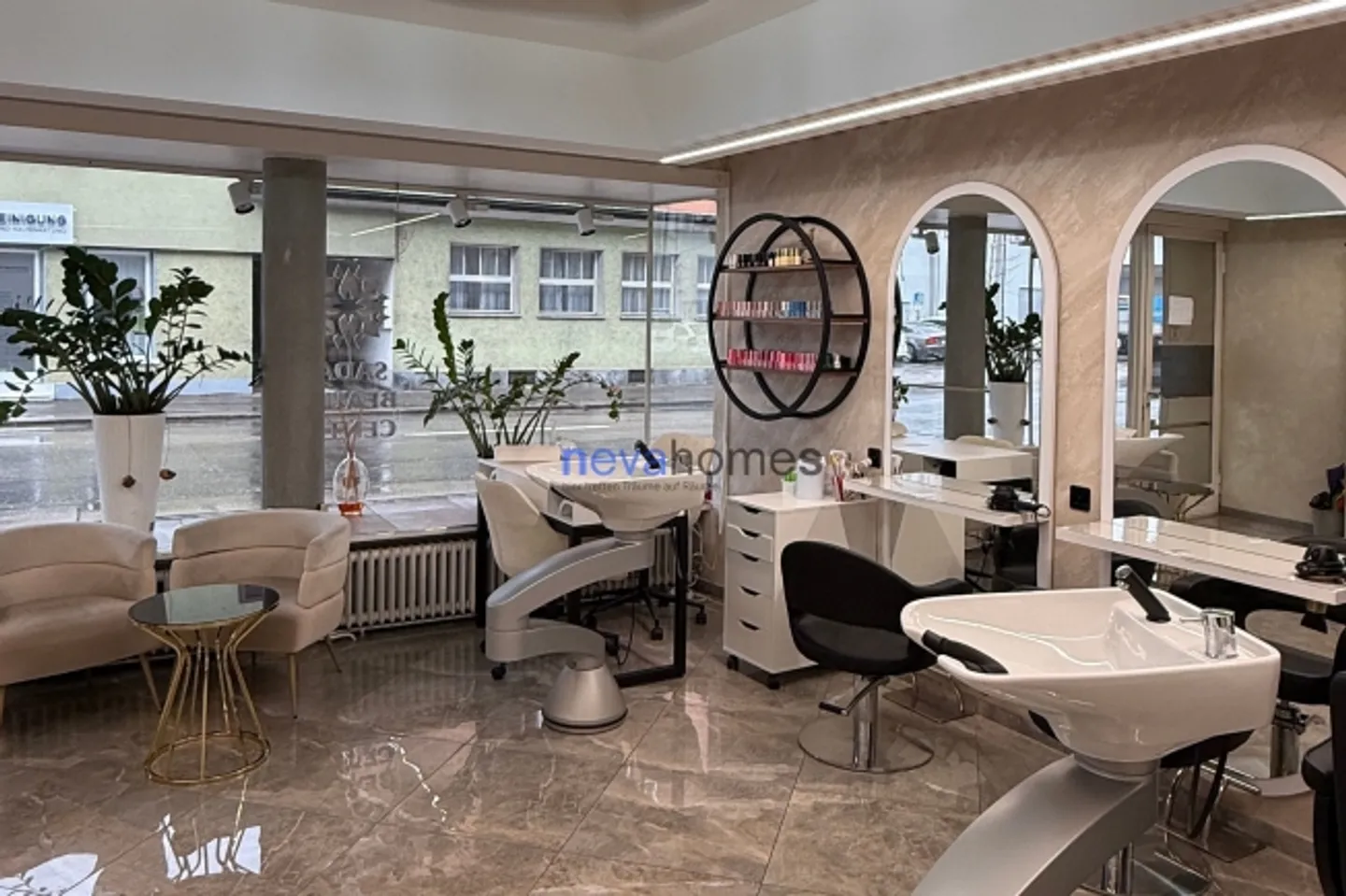 Moderner Beauty-Salon in Wettingen - Foto 2 von 11