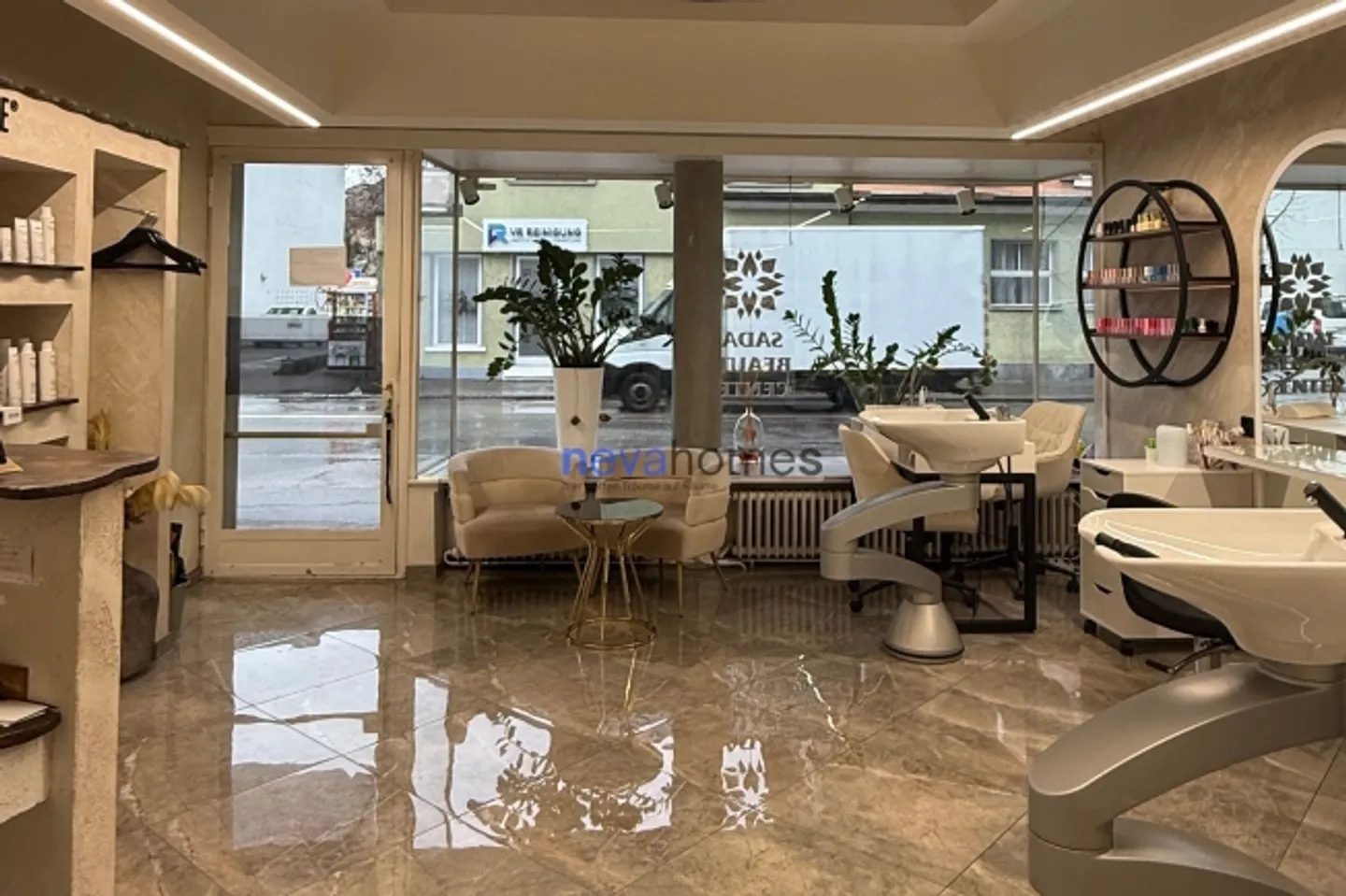 Moderner Beauty-Salon in Wettingen - Foto 3 von 11