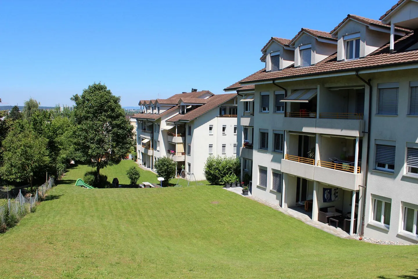 Beautiful 2.5 room apartment with patio in a quiet location - Photo 1 of 10